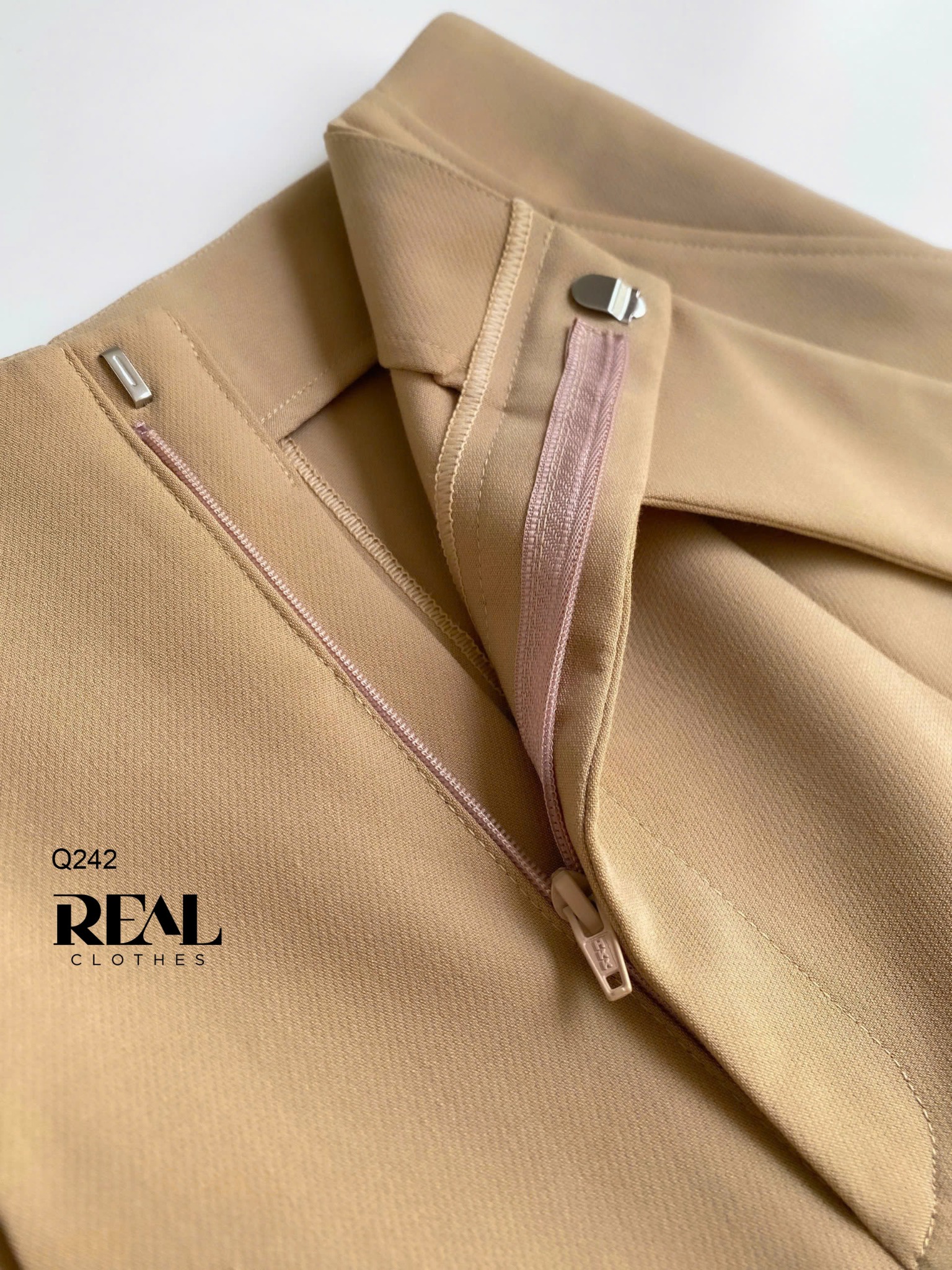 Quần suông Tokyo nút cà phê sữa