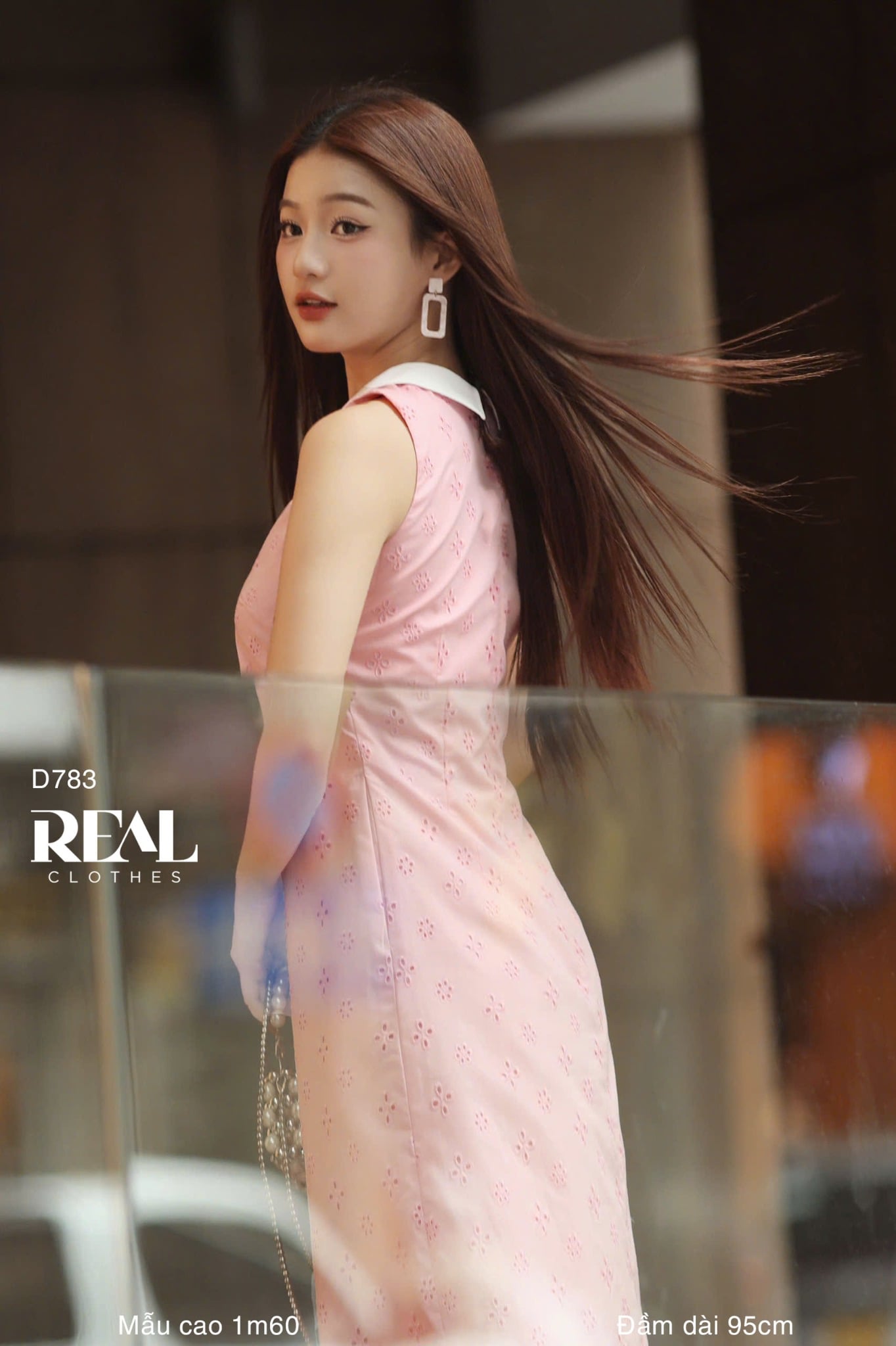 Đầm Suông Ren Thêu Cổ Lá Sen