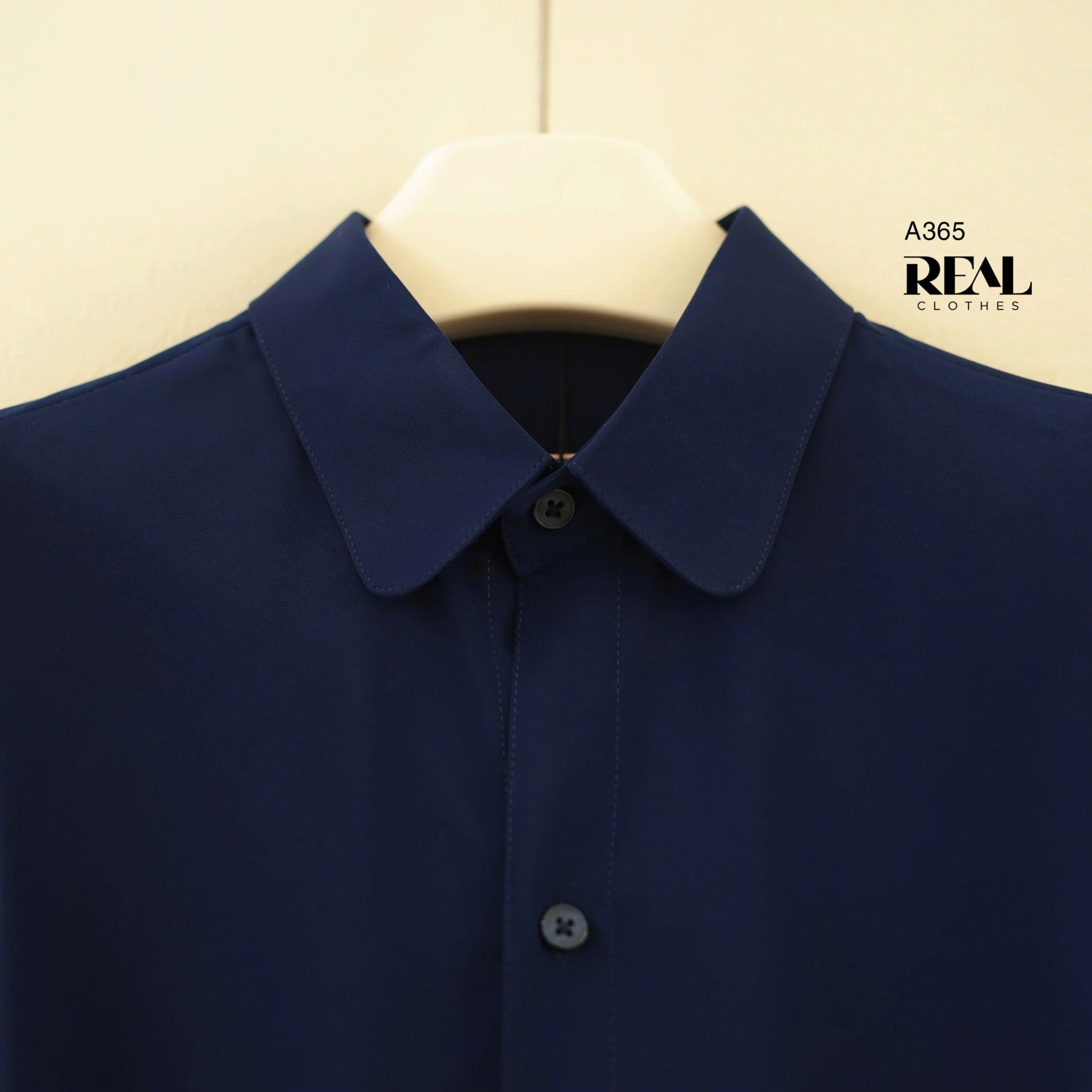 Sơ mi cổ nhọn xanh đen