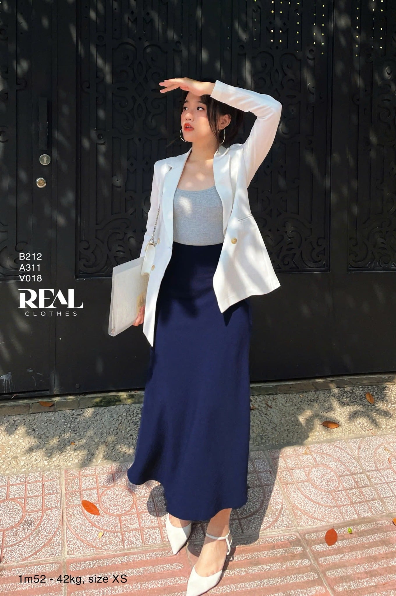 Blazer Paris trắng SALE