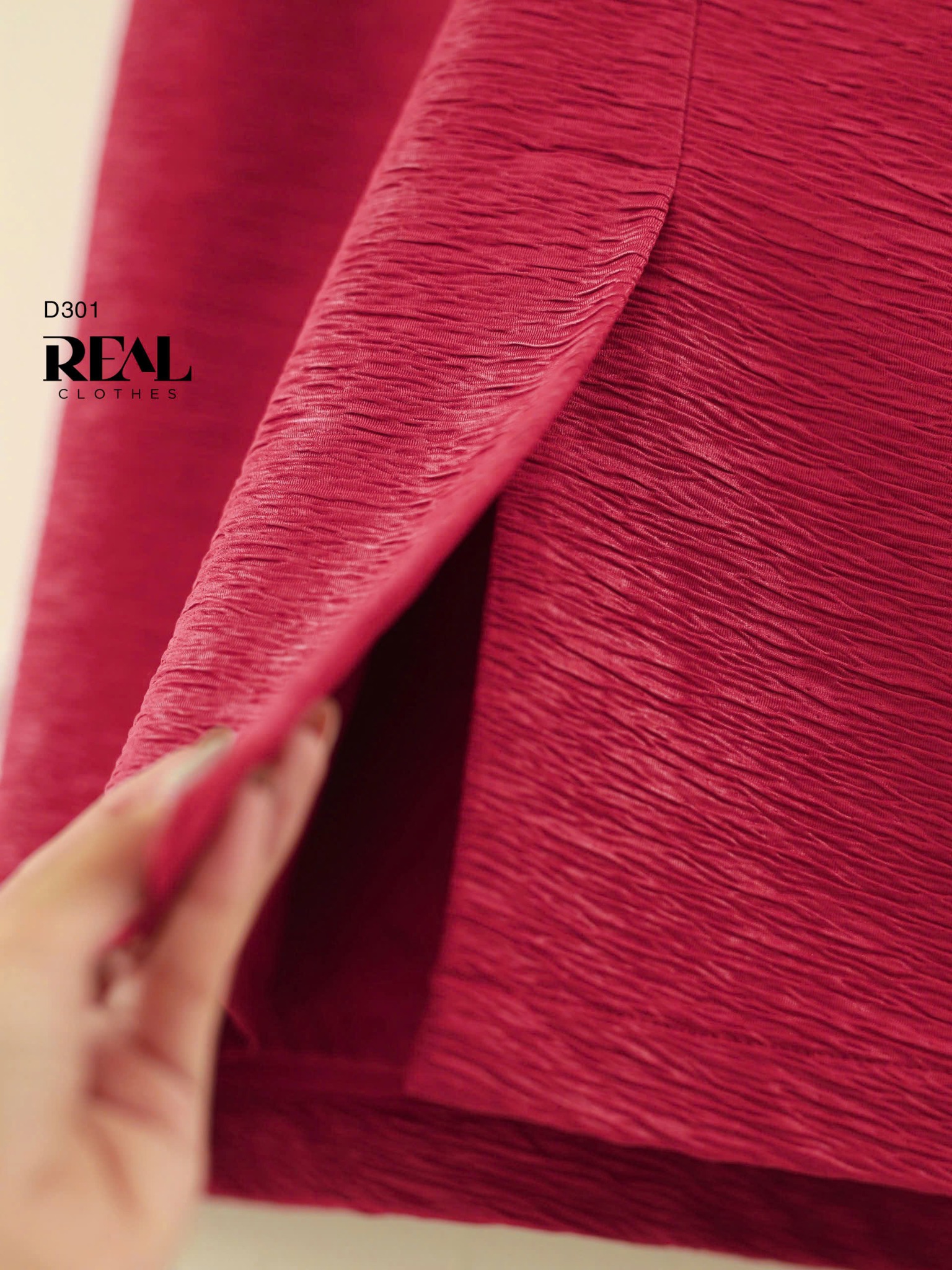 Đầm Moon đỏ tay đủ