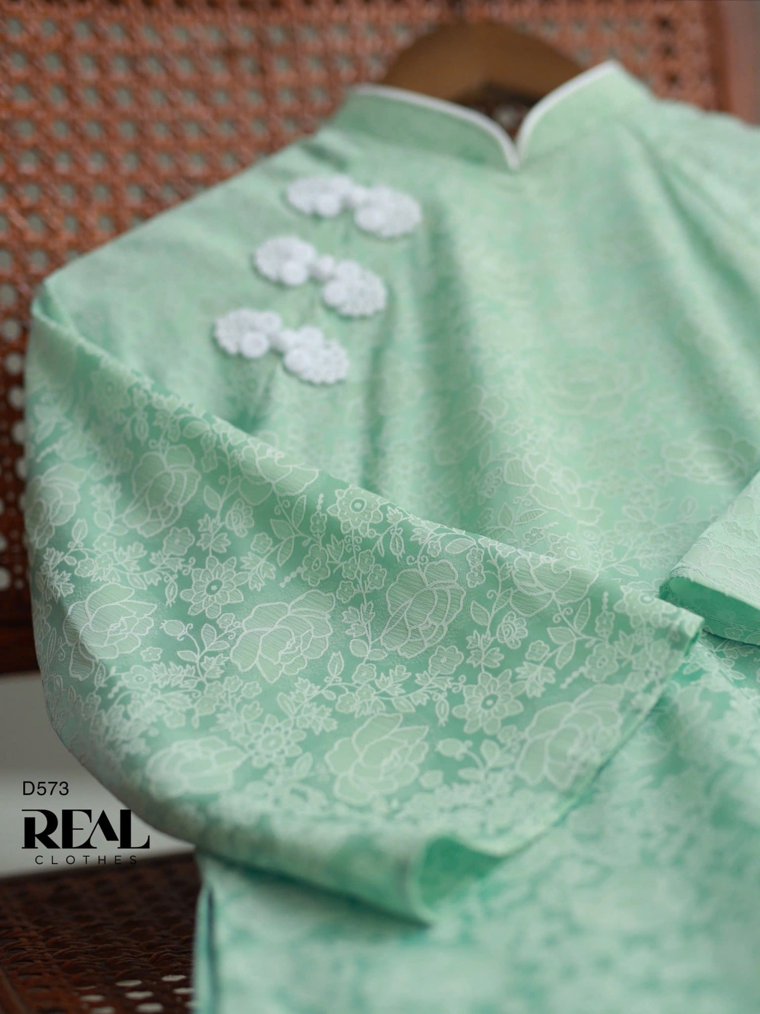 Áo dài cách tân nút hoa xanh mint