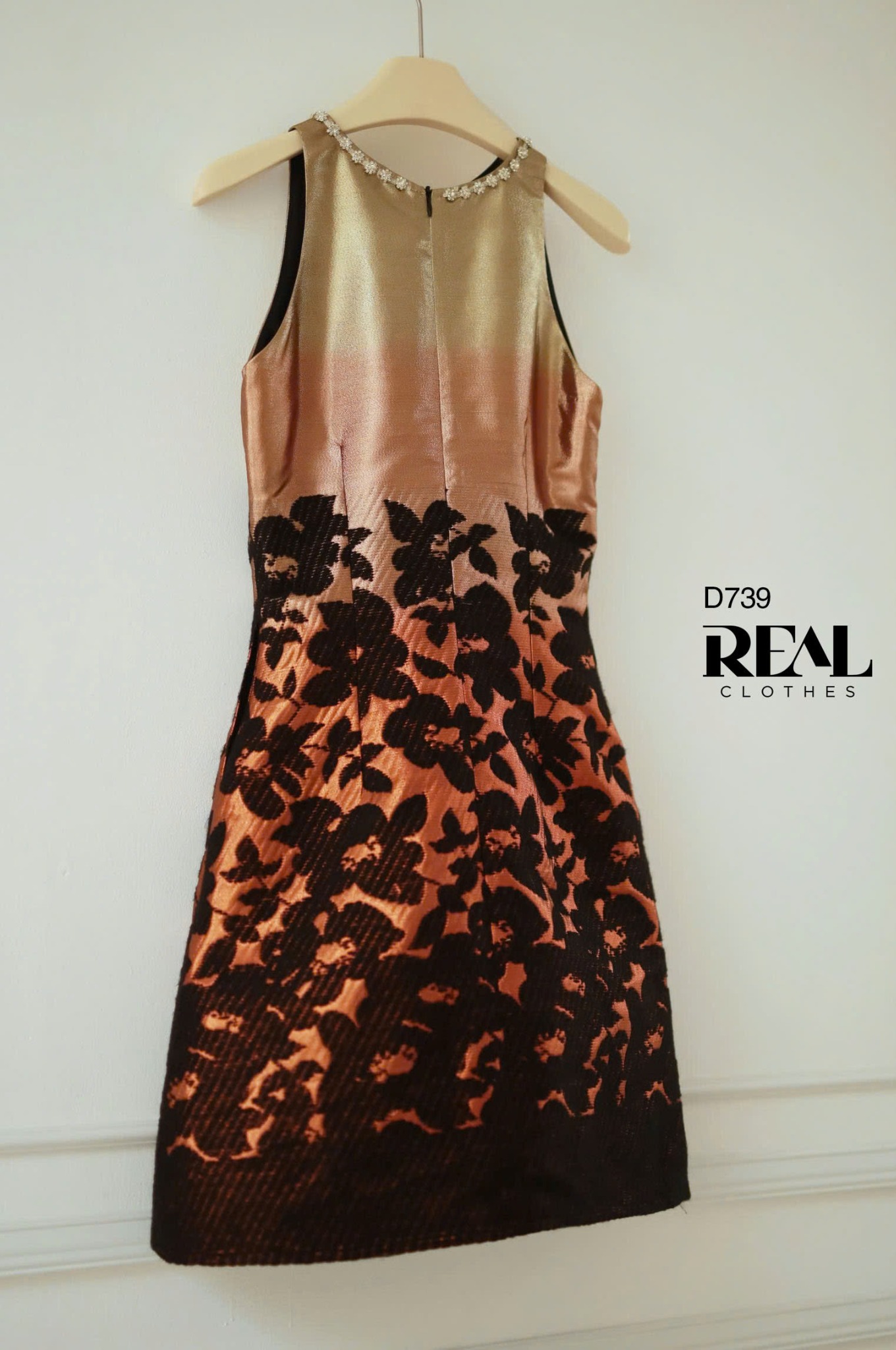 Đầm hoa đen ánh vàng