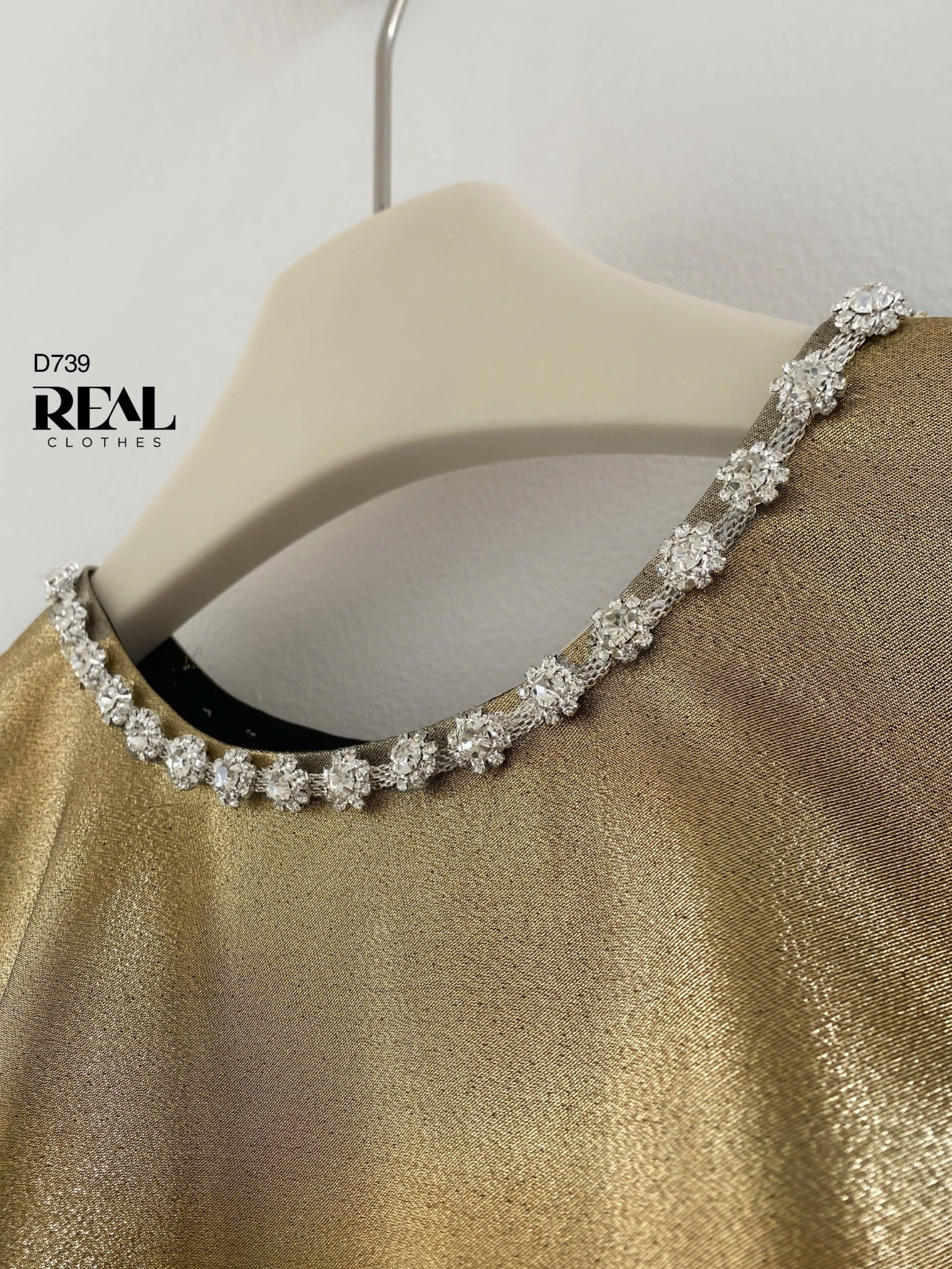 Đầm hoa đen ánh vàng