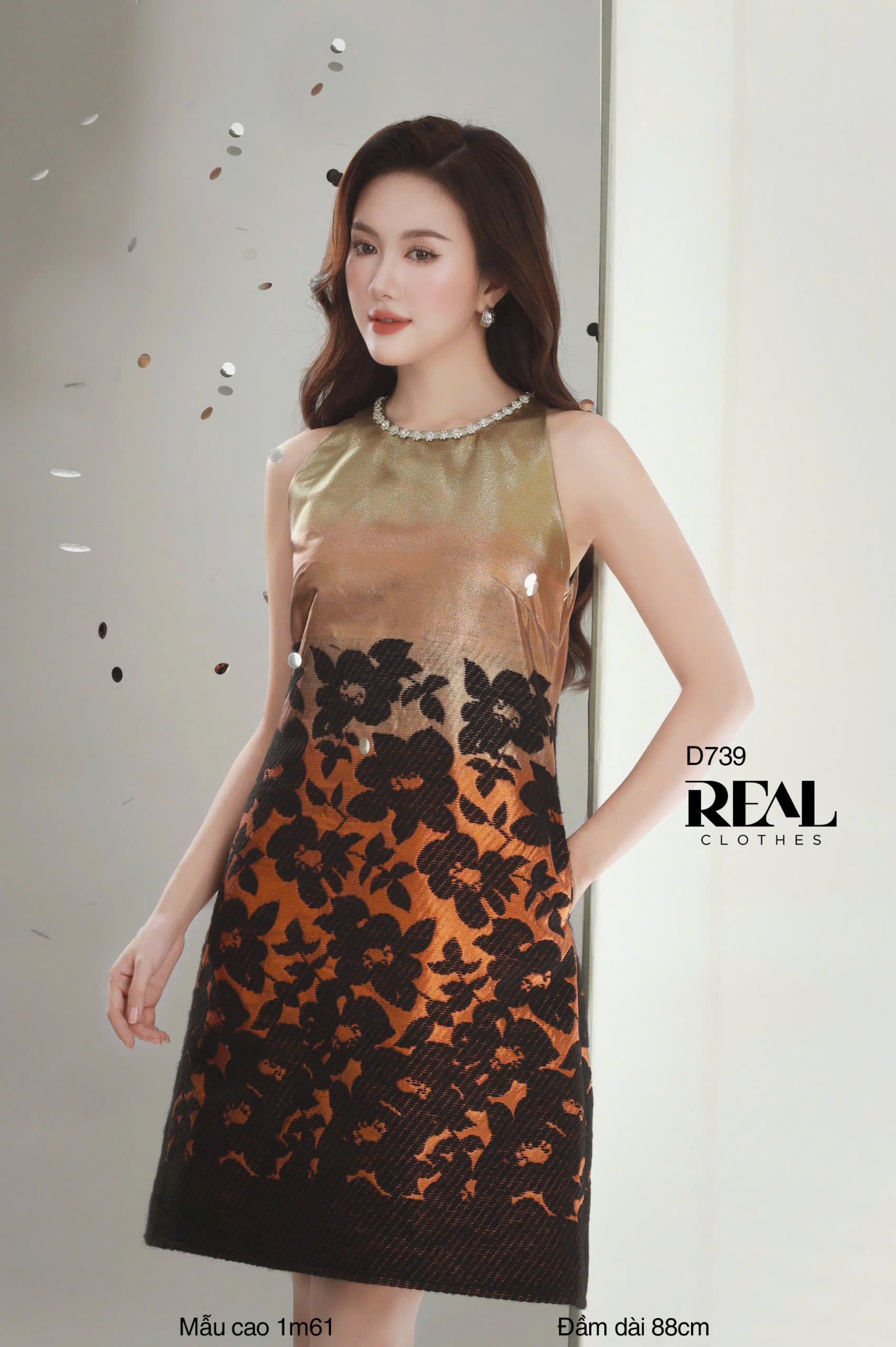 Đầm hoa đen ánh vàng