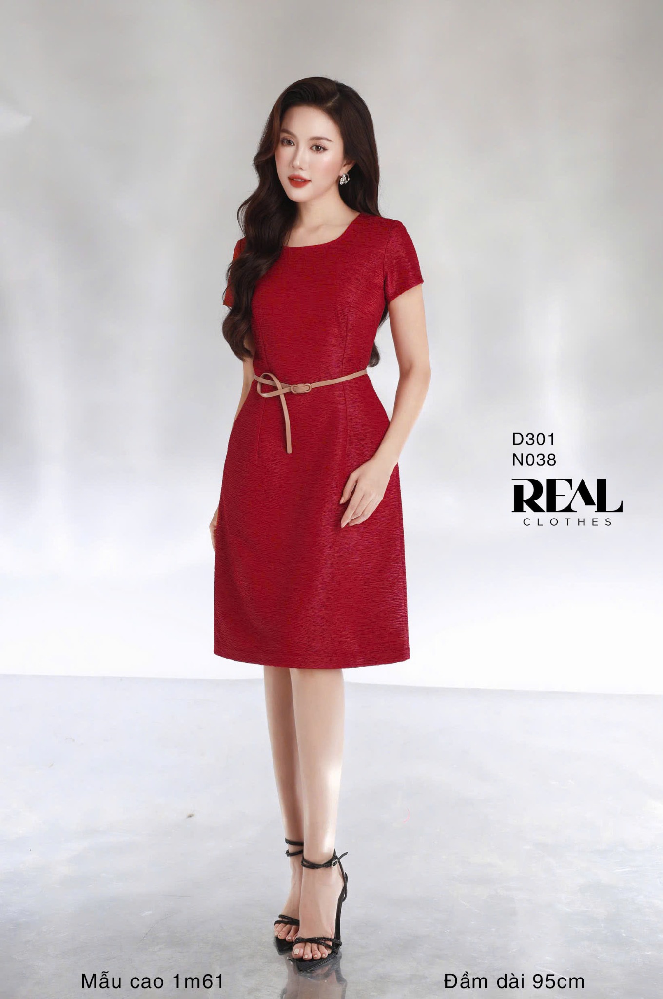 Đầm Moon đỏ tay đủ