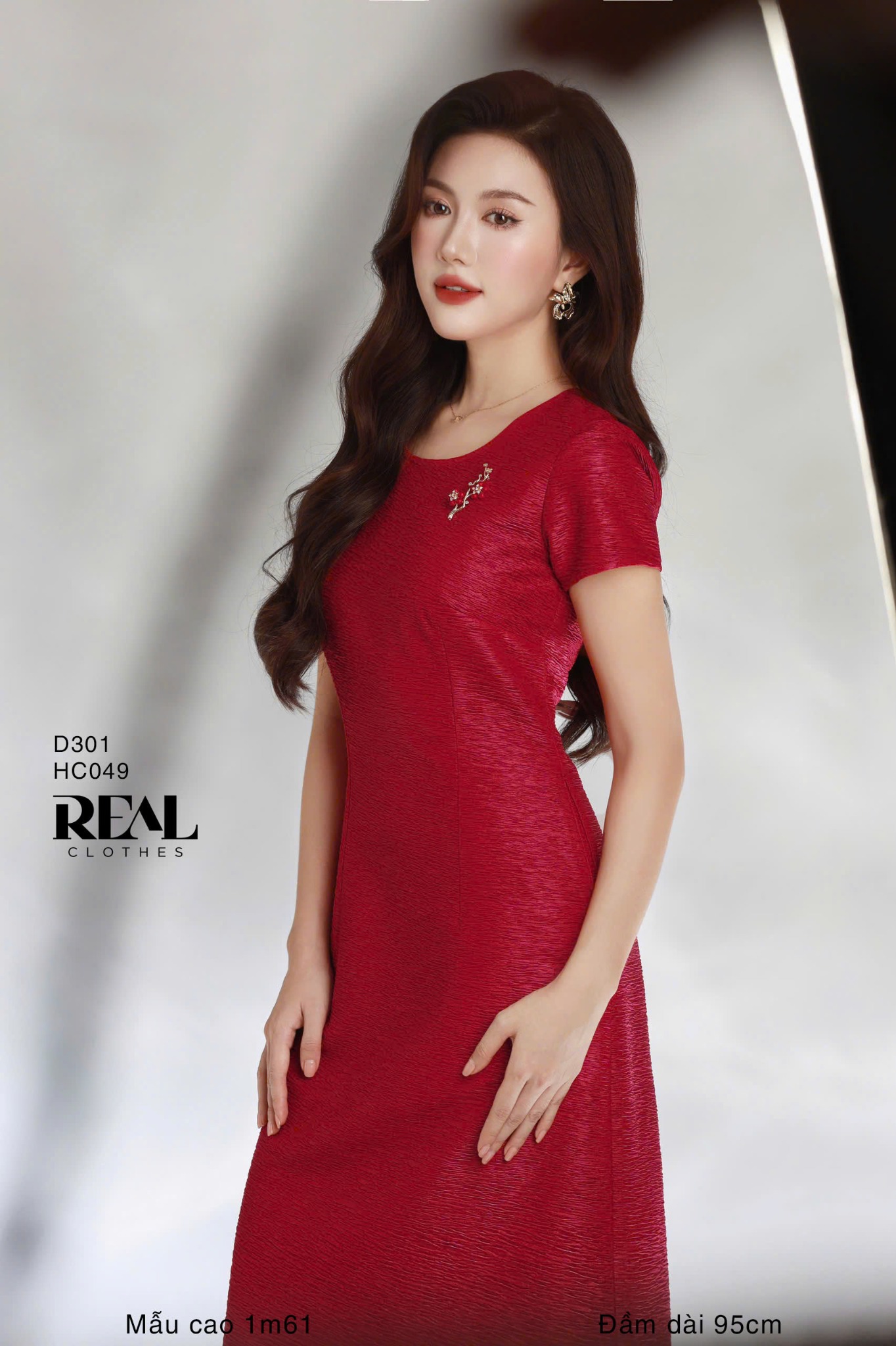 Đầm Moon đỏ tay đủ