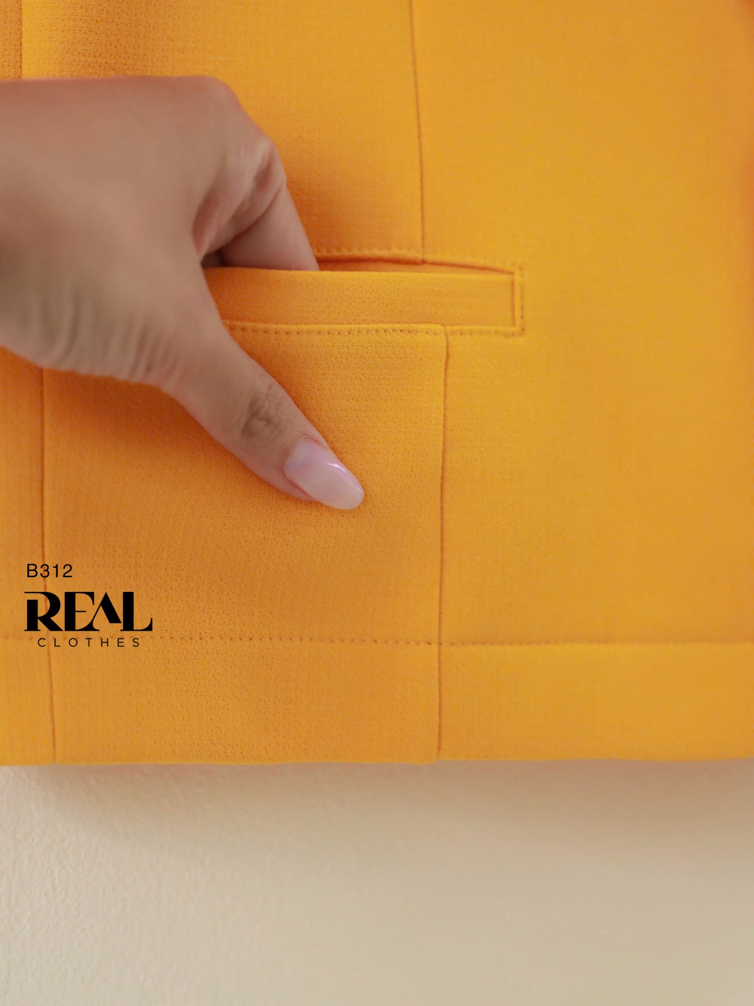 Blazer tay ngắn vàng