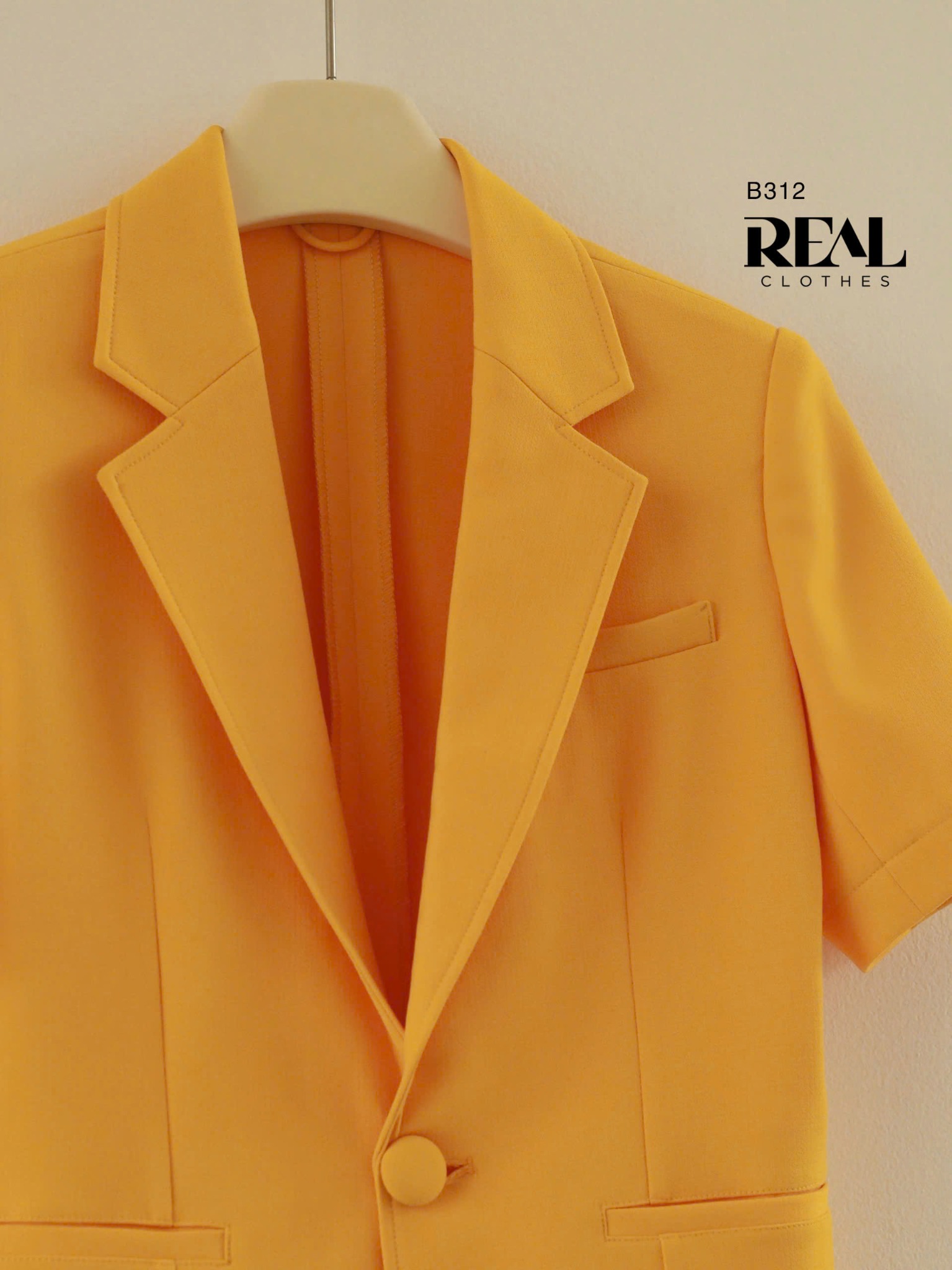 Blazer tay ngắn vàng