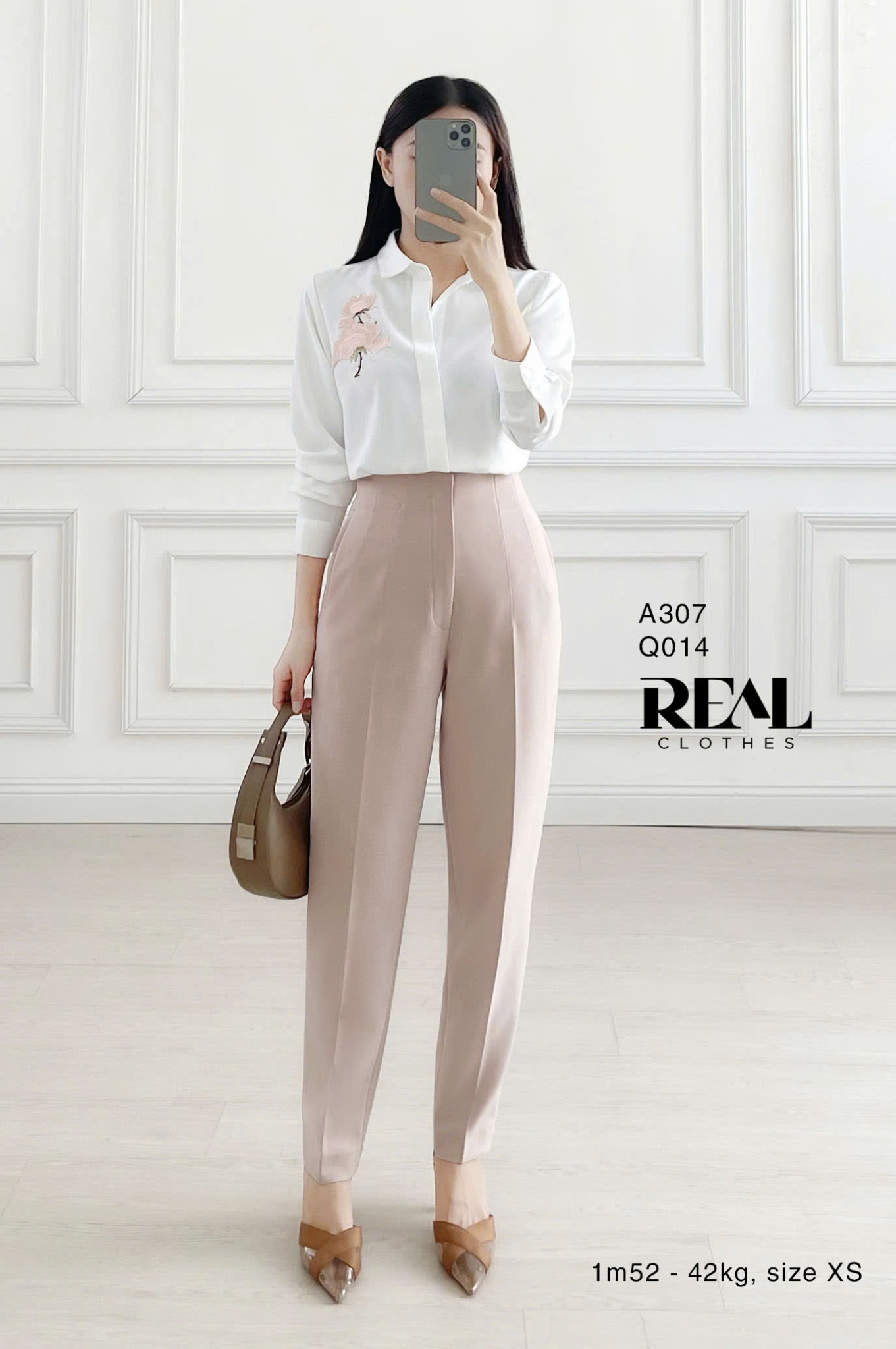 Sơ mi cổ mềm trắng đính hoa