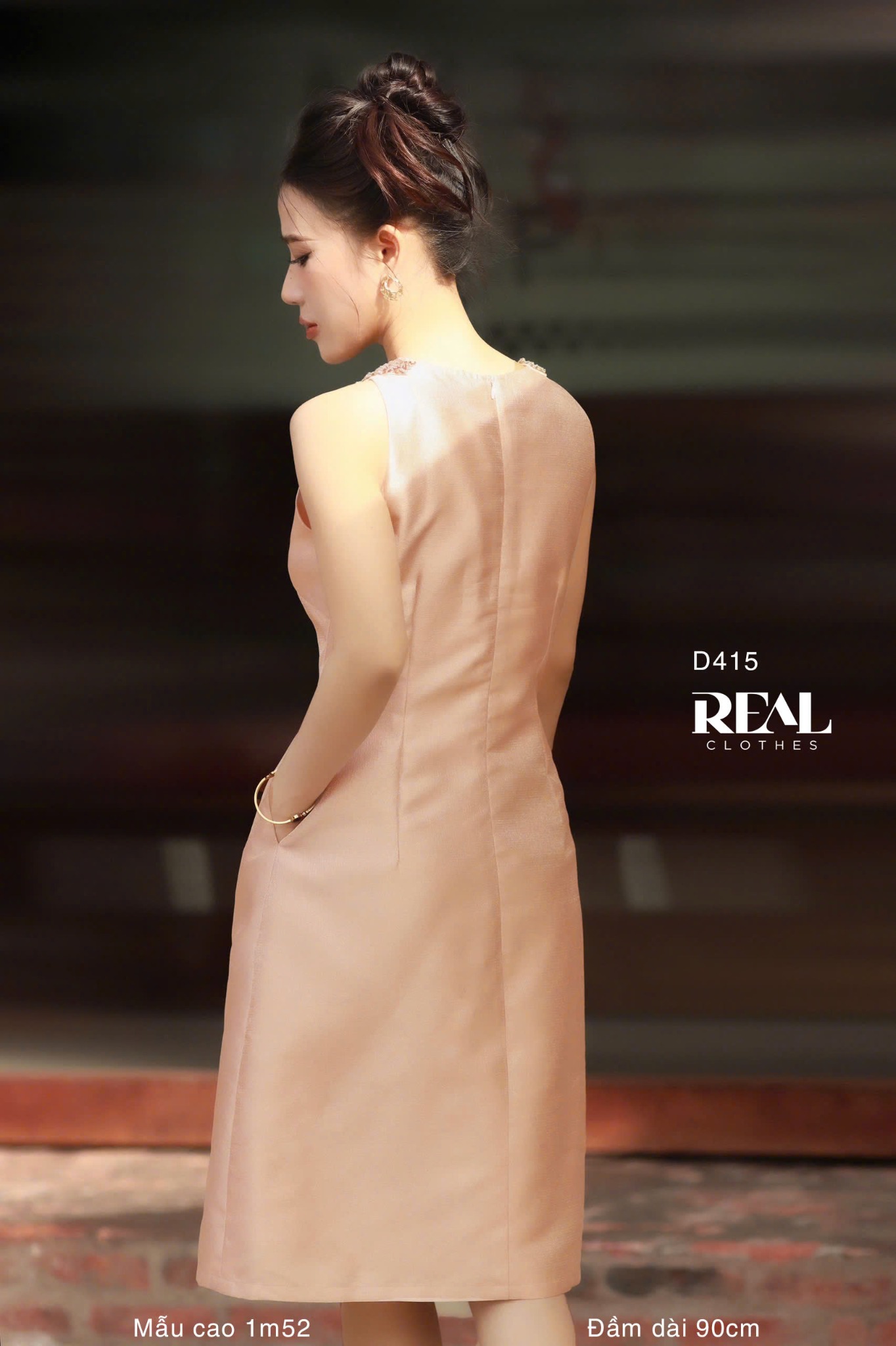 Đầm ánh cam cổ lá sen