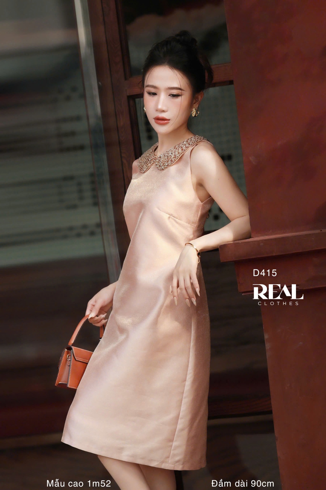 Đầm ánh cam cổ lá sen