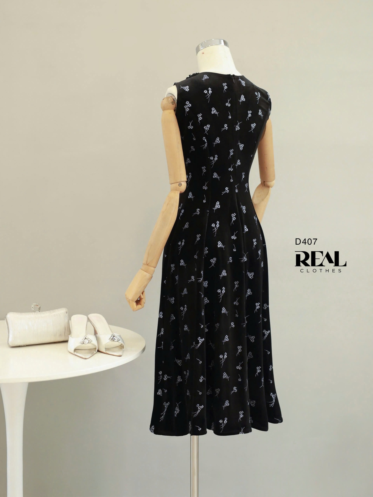 Đầm nhung cổ lá sen