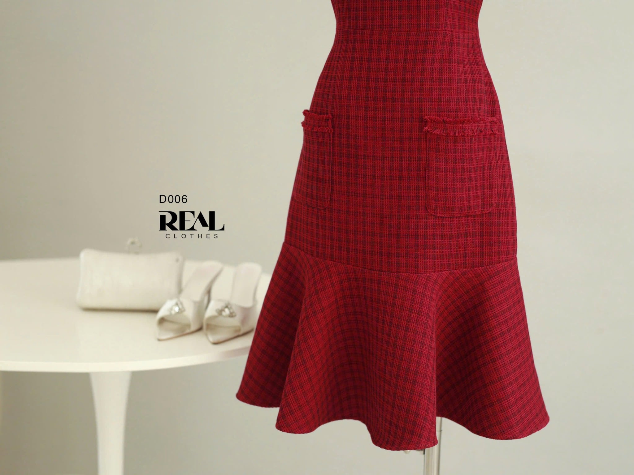 Đầm tua caro đỏ đô