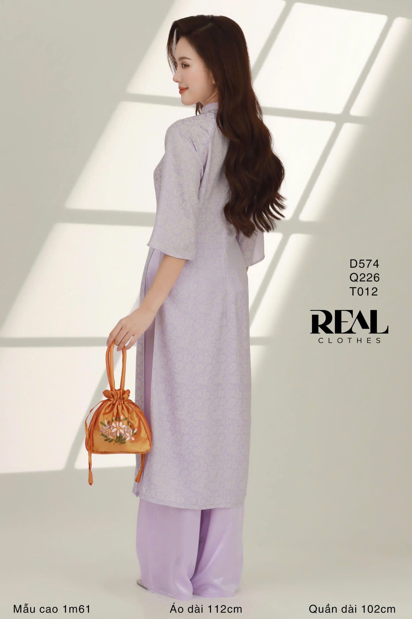 Áo dài cách tân nút hoa tím