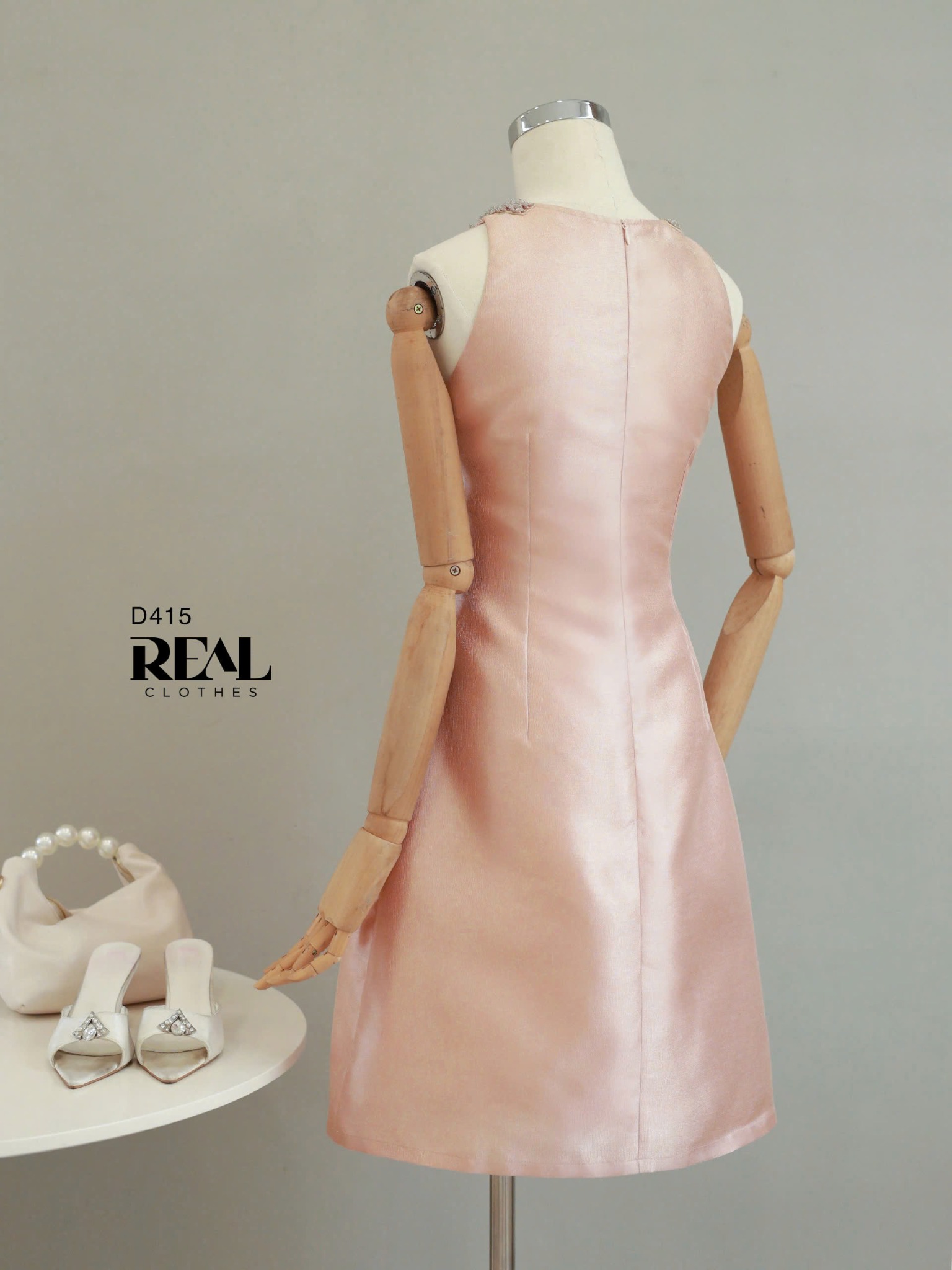 Đầm ánh cam cổ lá sen