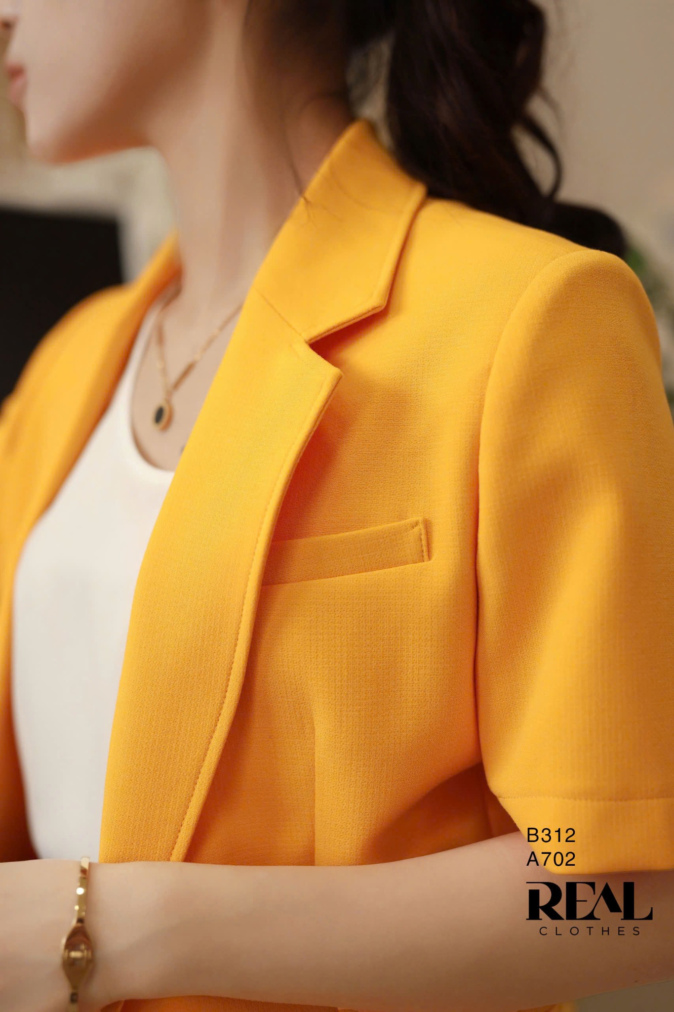 Blazer tay ngắn vàng
