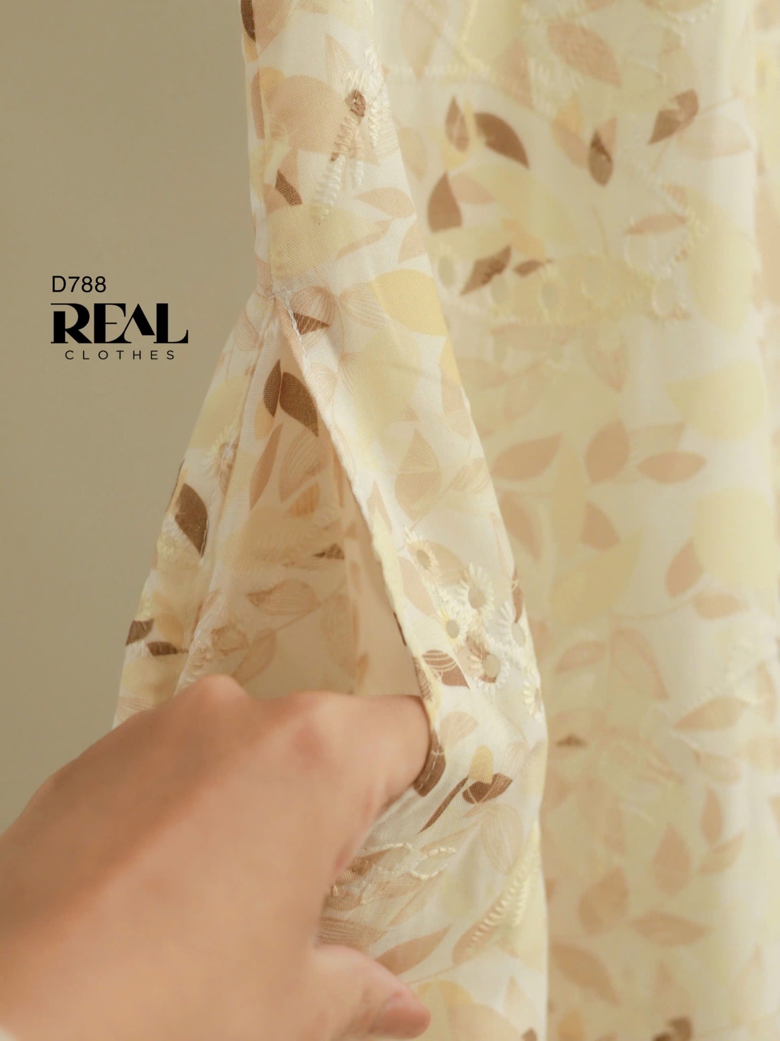 Đầm suông tay đủ cổ lá sen vàng