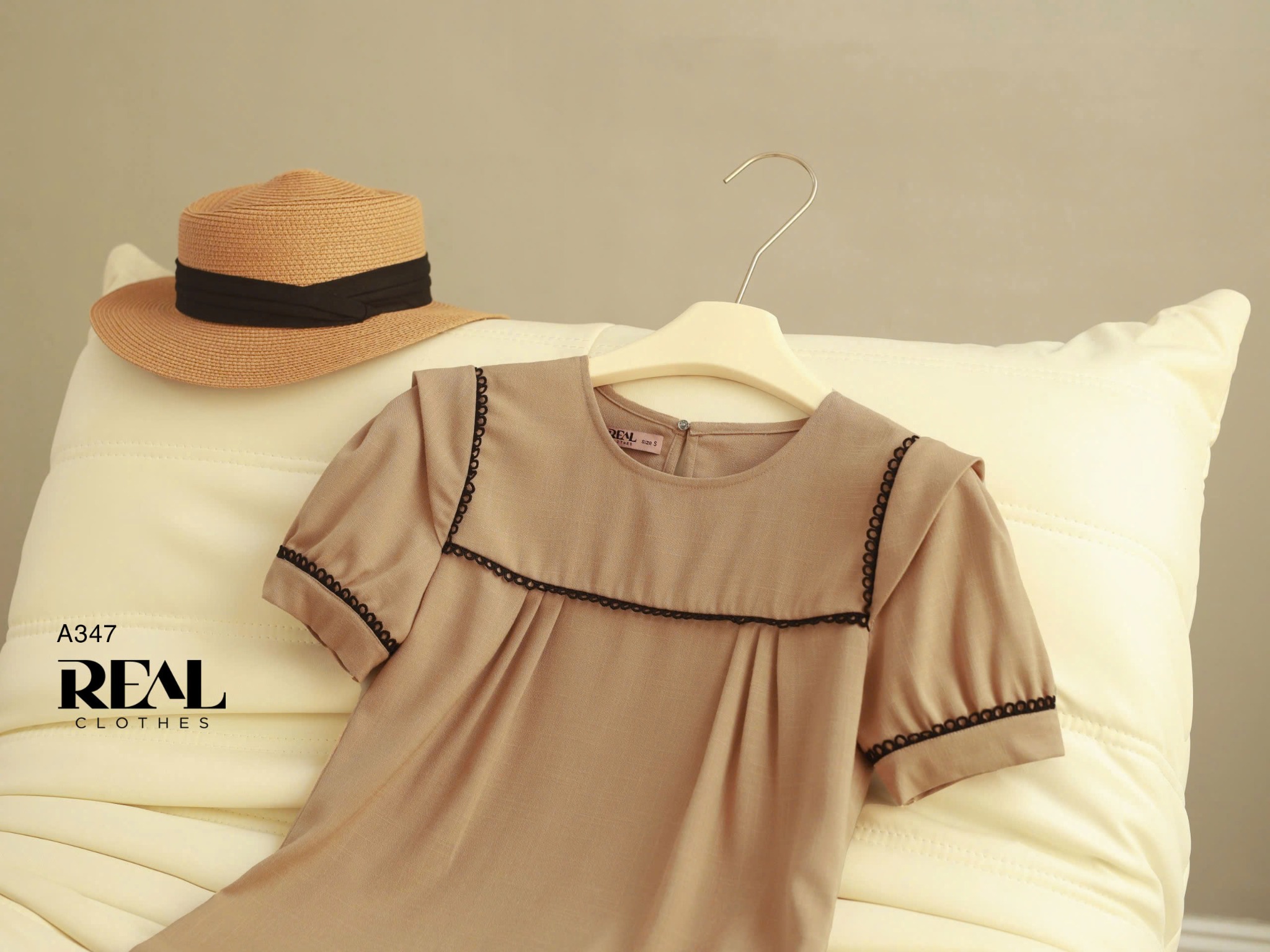 Áo cổ vuông cà phê sữa