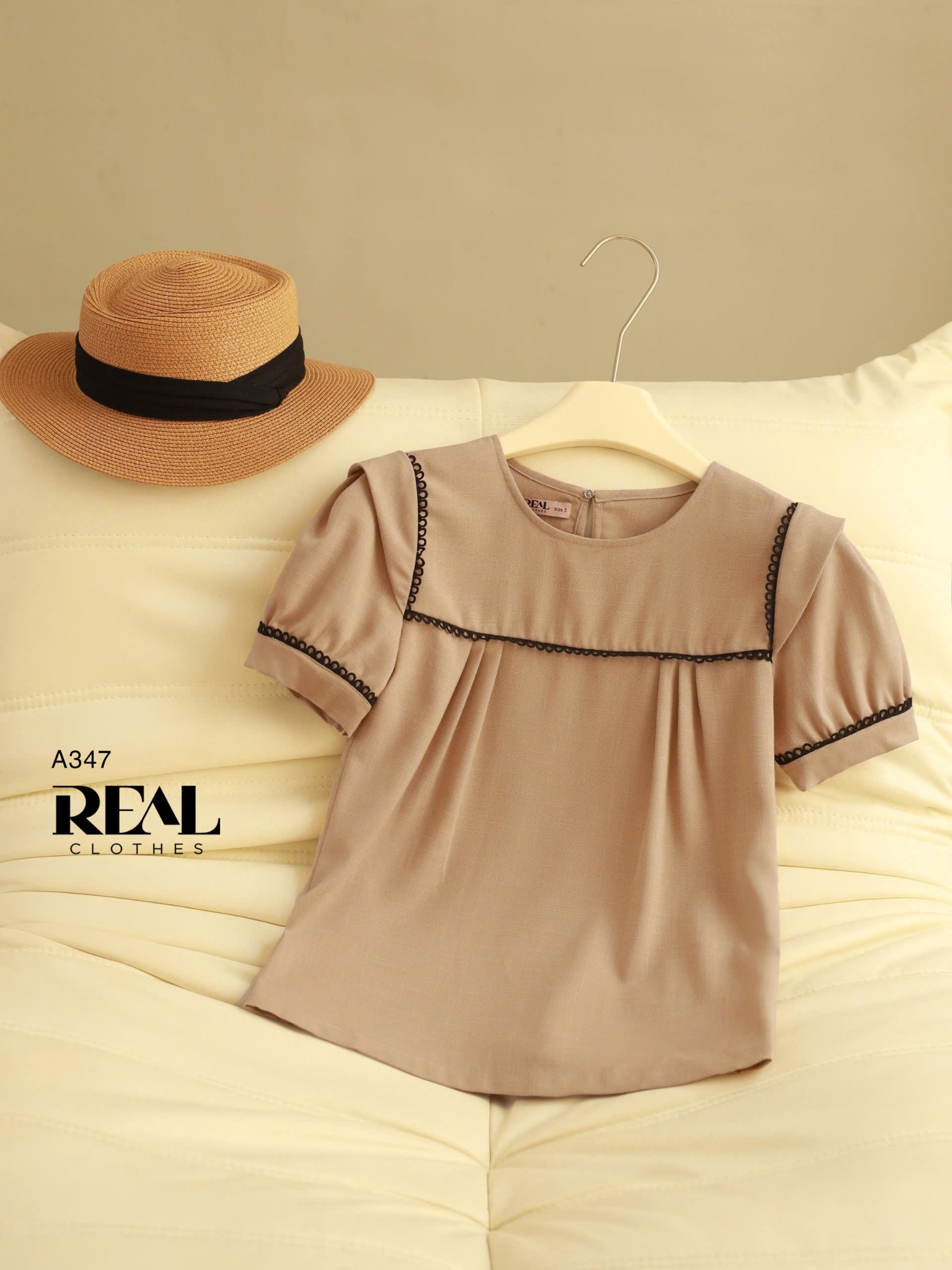 Áo cổ vuông cà phê sữa