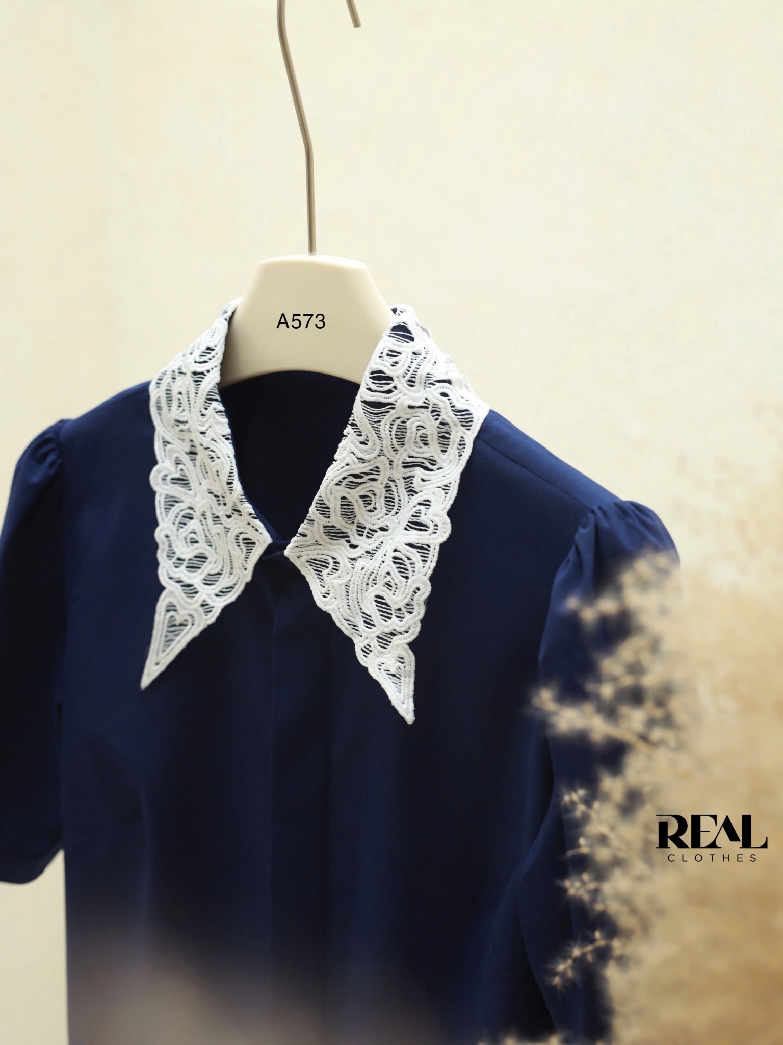 Sơ mi bamboo cổ ren xanh đen