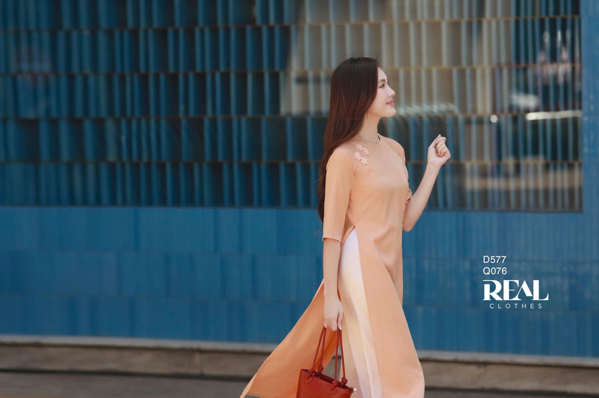 Áo dài cách tân nút hoa cam nude