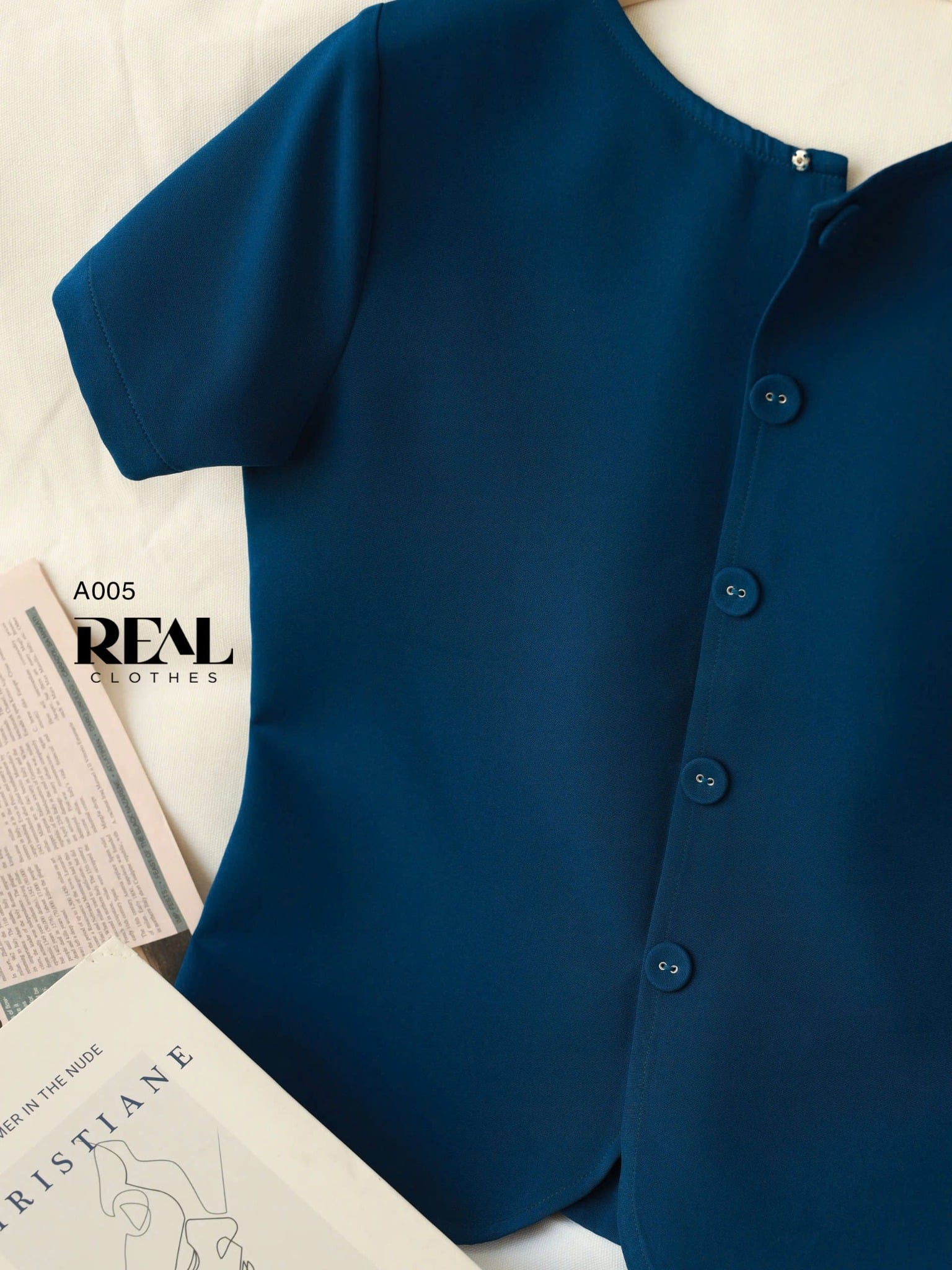 Croptop nút live xanh cổ vịt SALE - size XS