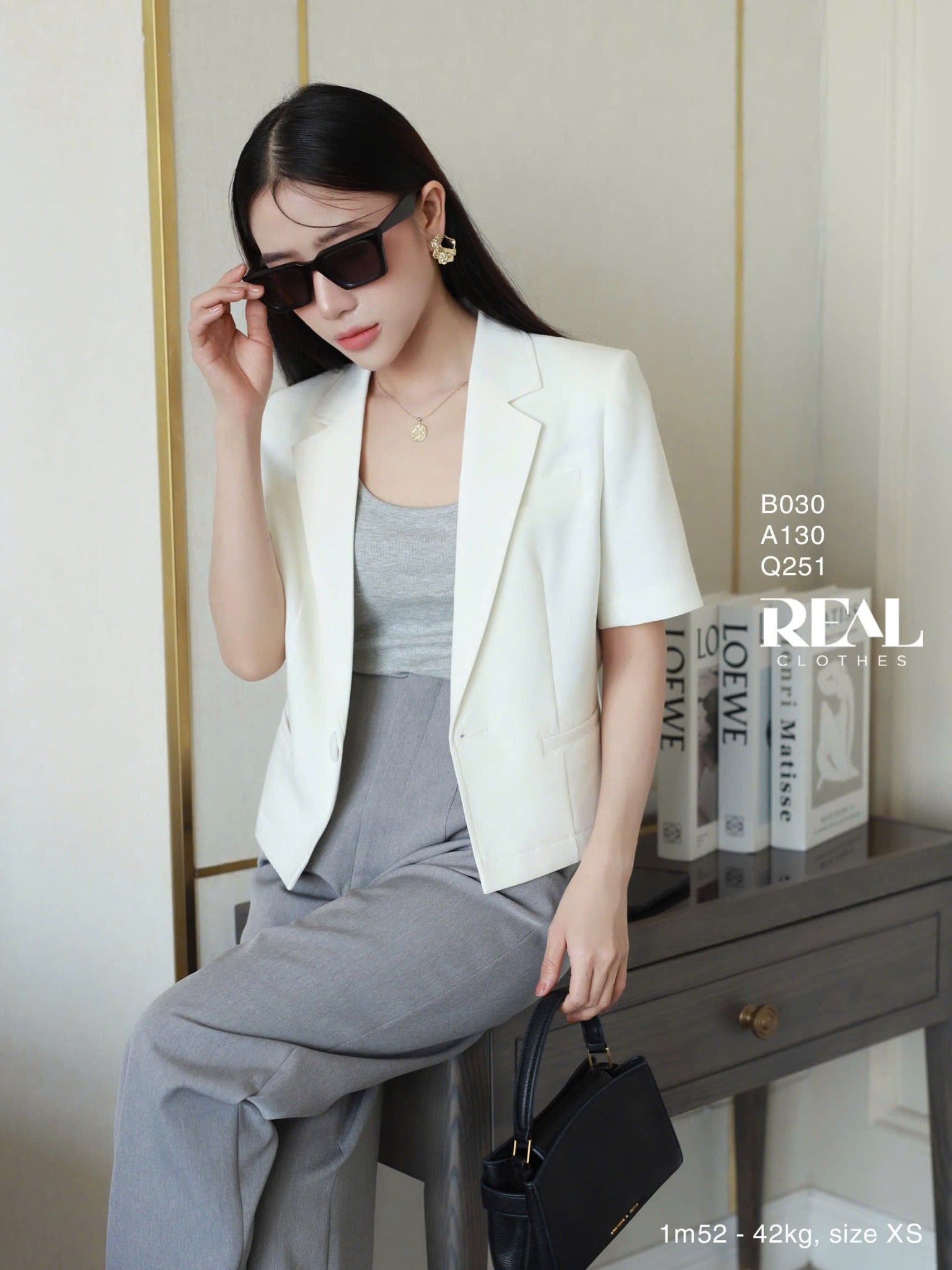 Áo cổ U xám SALE