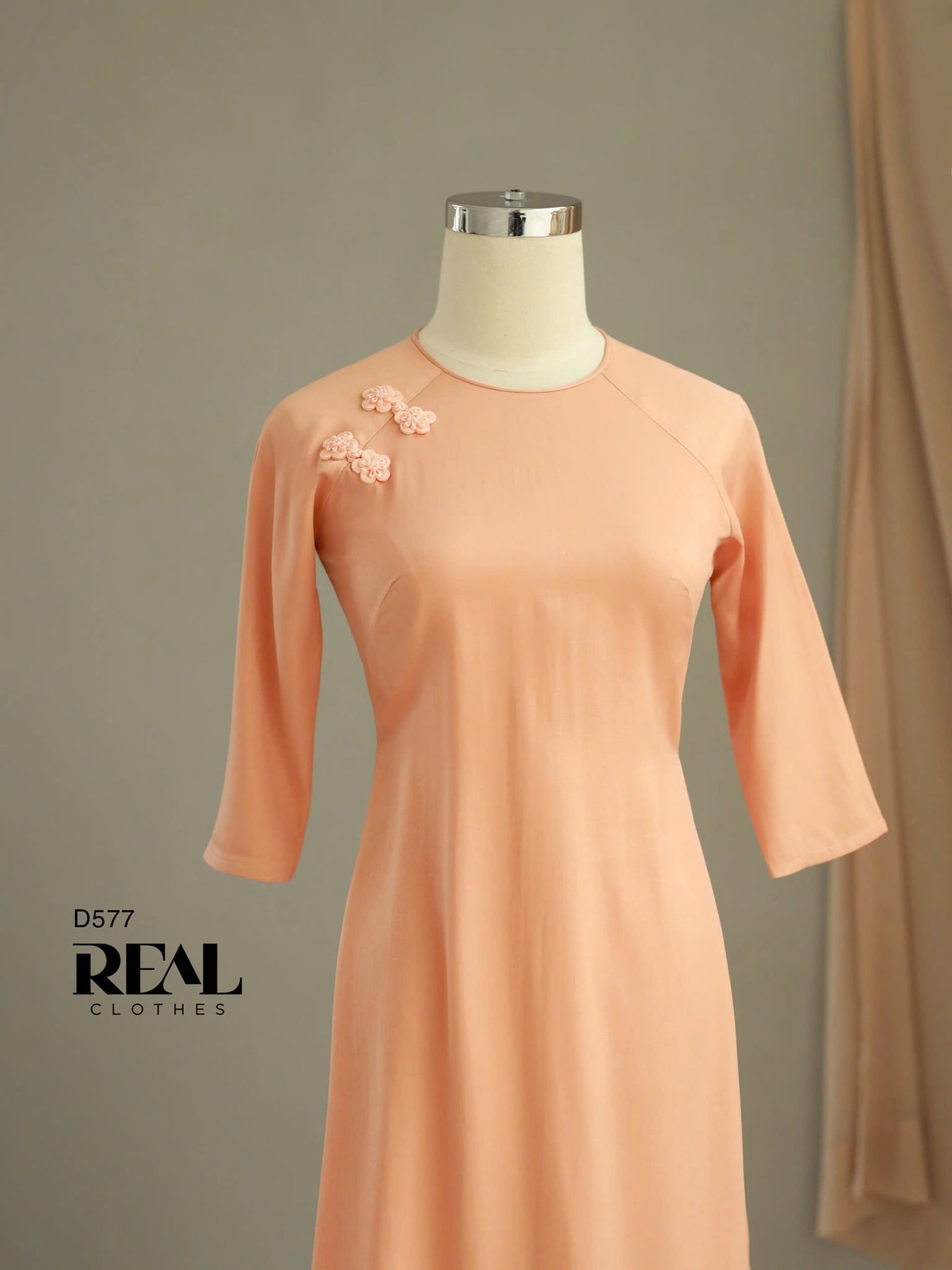 Áo dài cách tân nút hoa cam nude