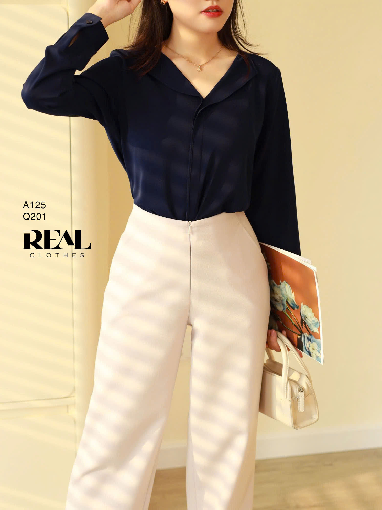 Áo cổ lật xanh đen