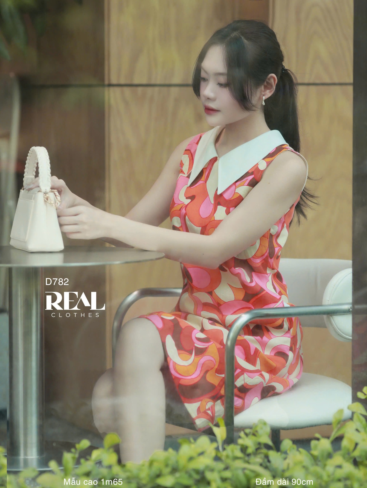 Đầm suông họa tiết hồng cổ lá sen