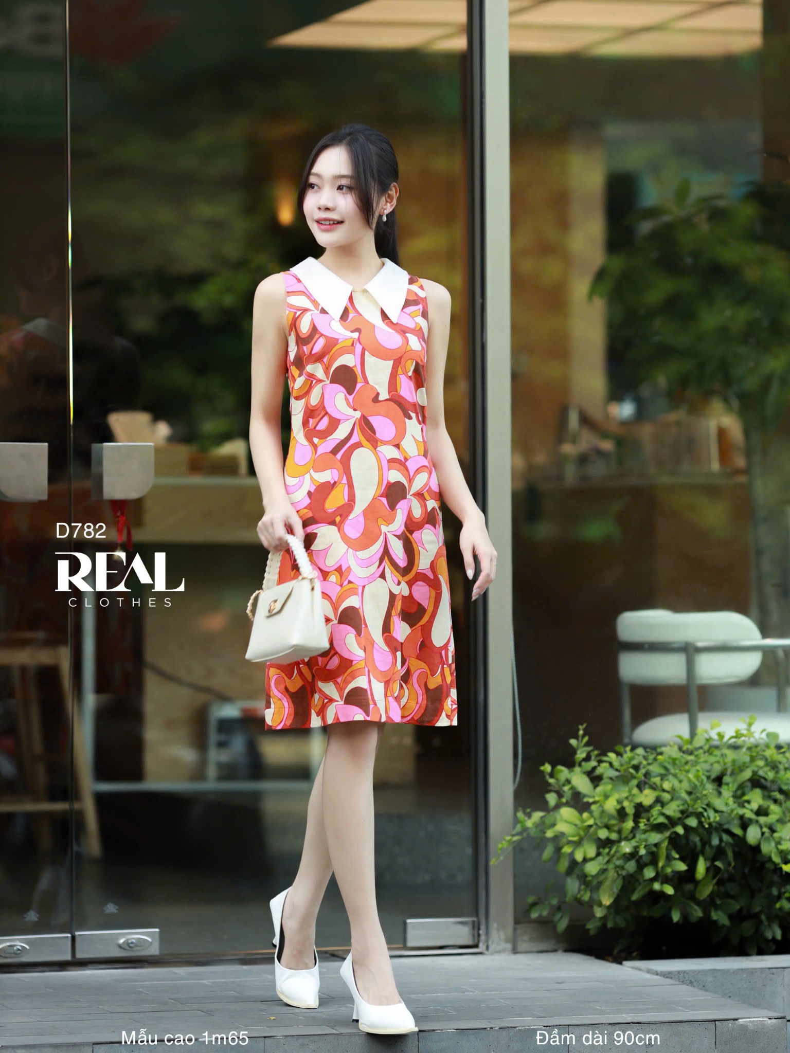 Đầm suông họa tiết hồng cổ lá sen