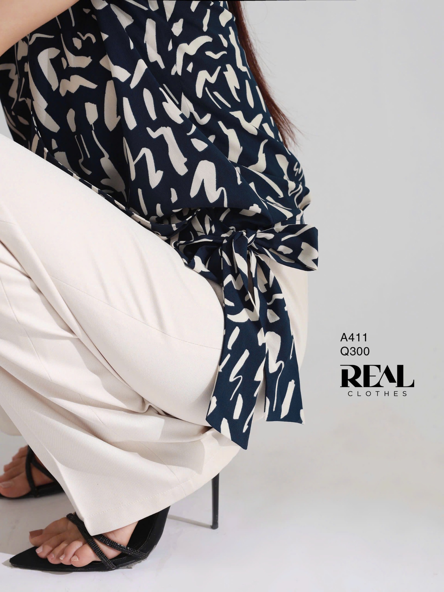 Áo cột eo vệt xanh