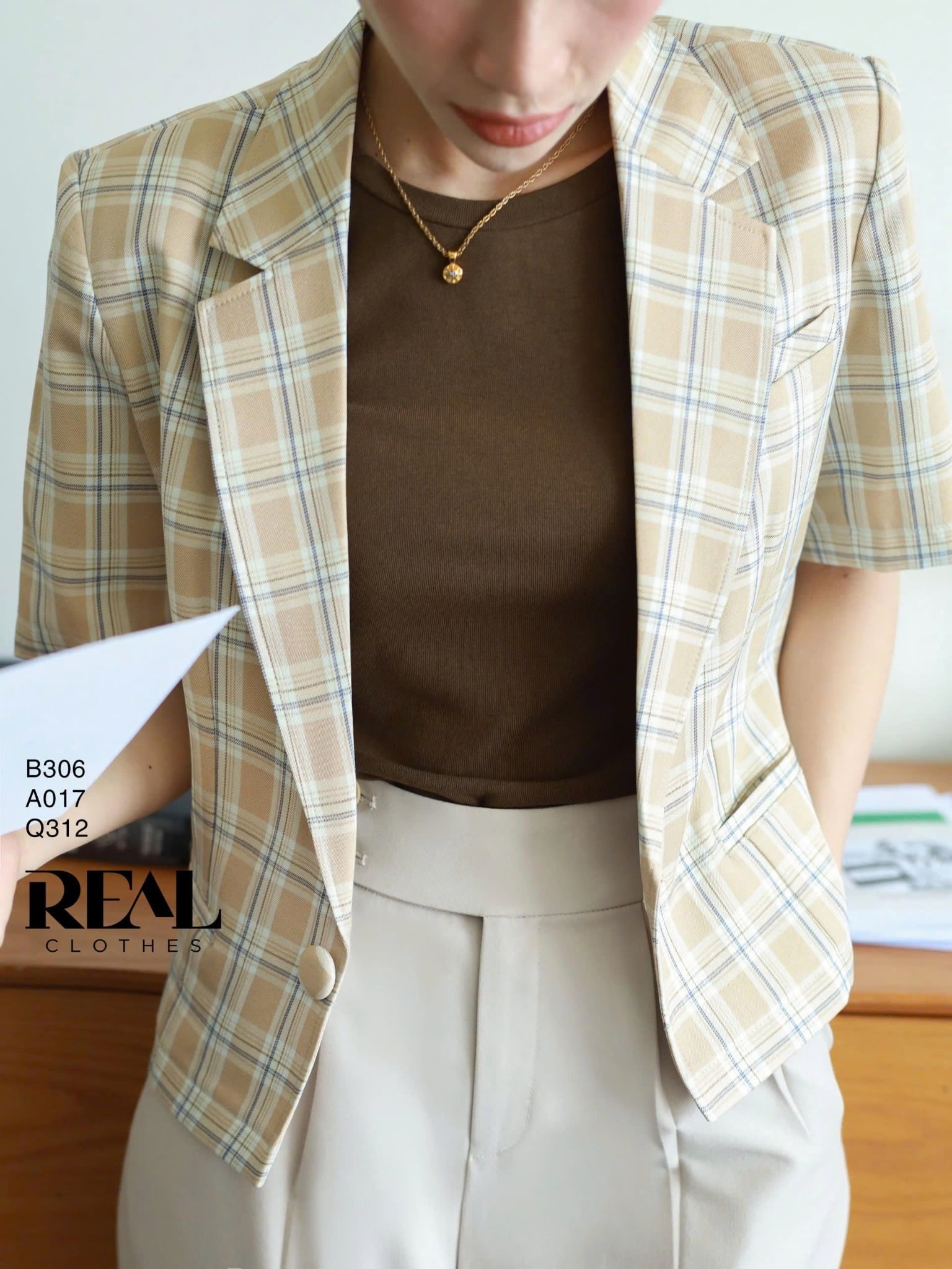 Blazer tay ngắn caro vàng