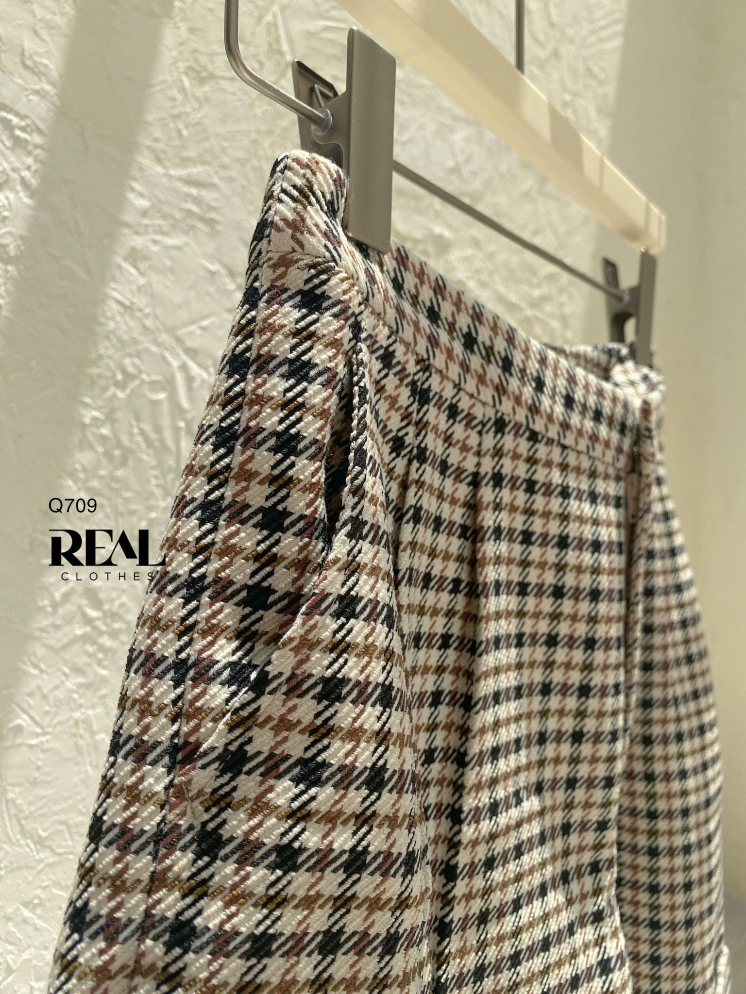 Quần short lưng thun zigzag kem SALE - size XS