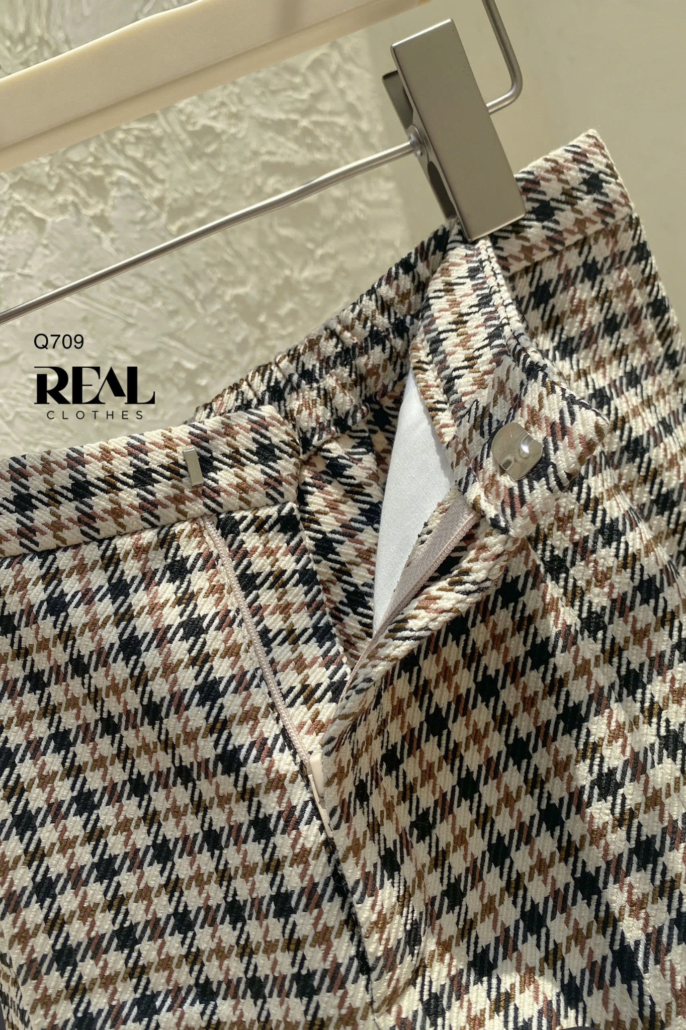 Quần short lưng thun zigzag kem SALE - size XS