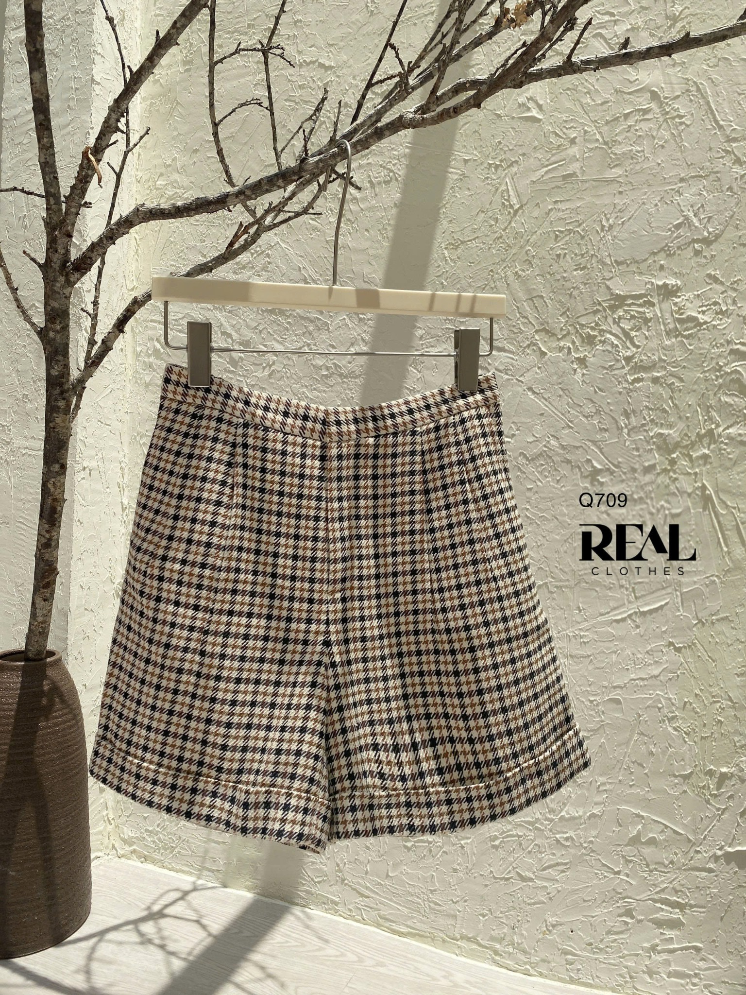 Quần short lưng thun zigzag kem SALE - size XS