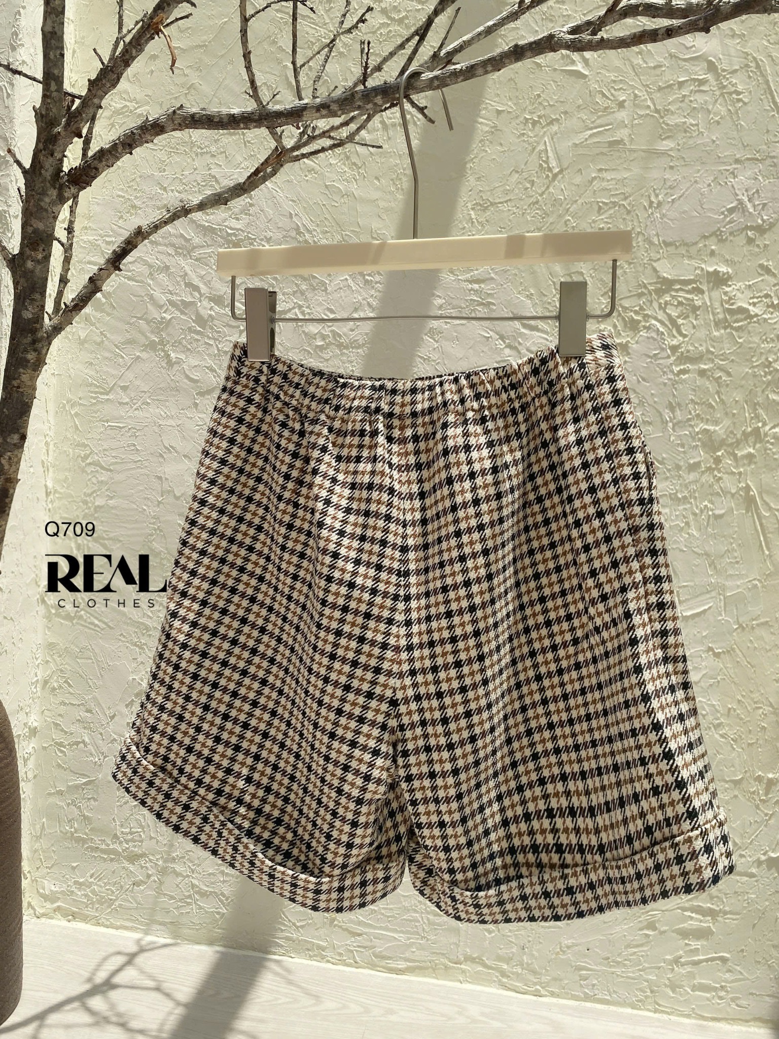 Quần short lưng thun zigzag kem SALE - size XS