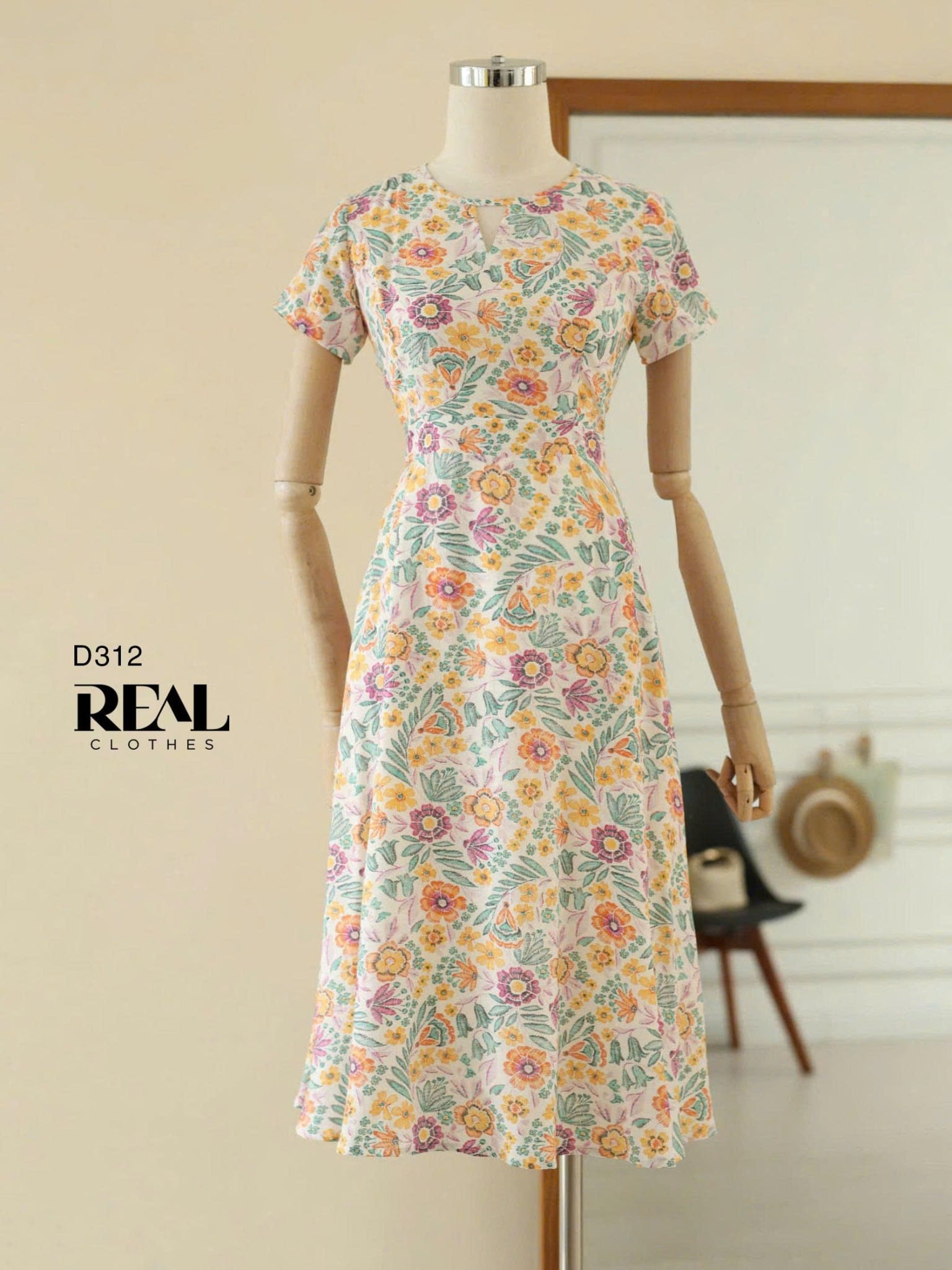 Đầm cổ tròn cách điệu hoa vàng SALE