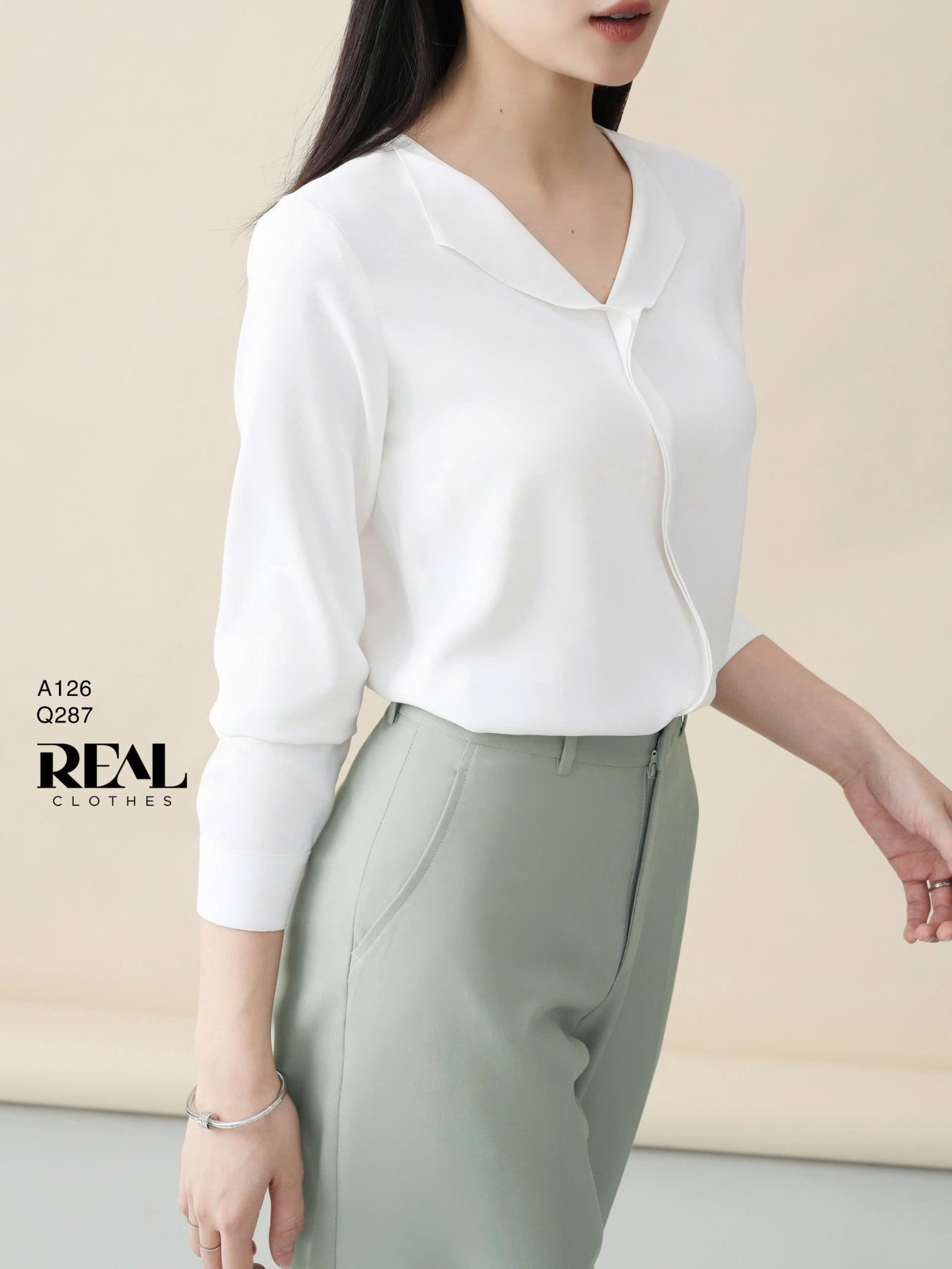 Áo cổ lật trắng