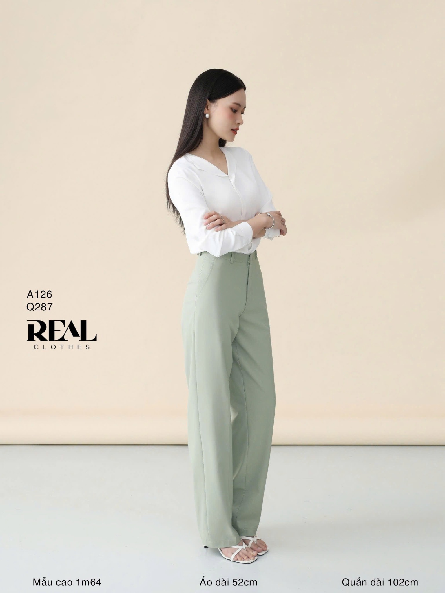 Áo cổ lật trắng