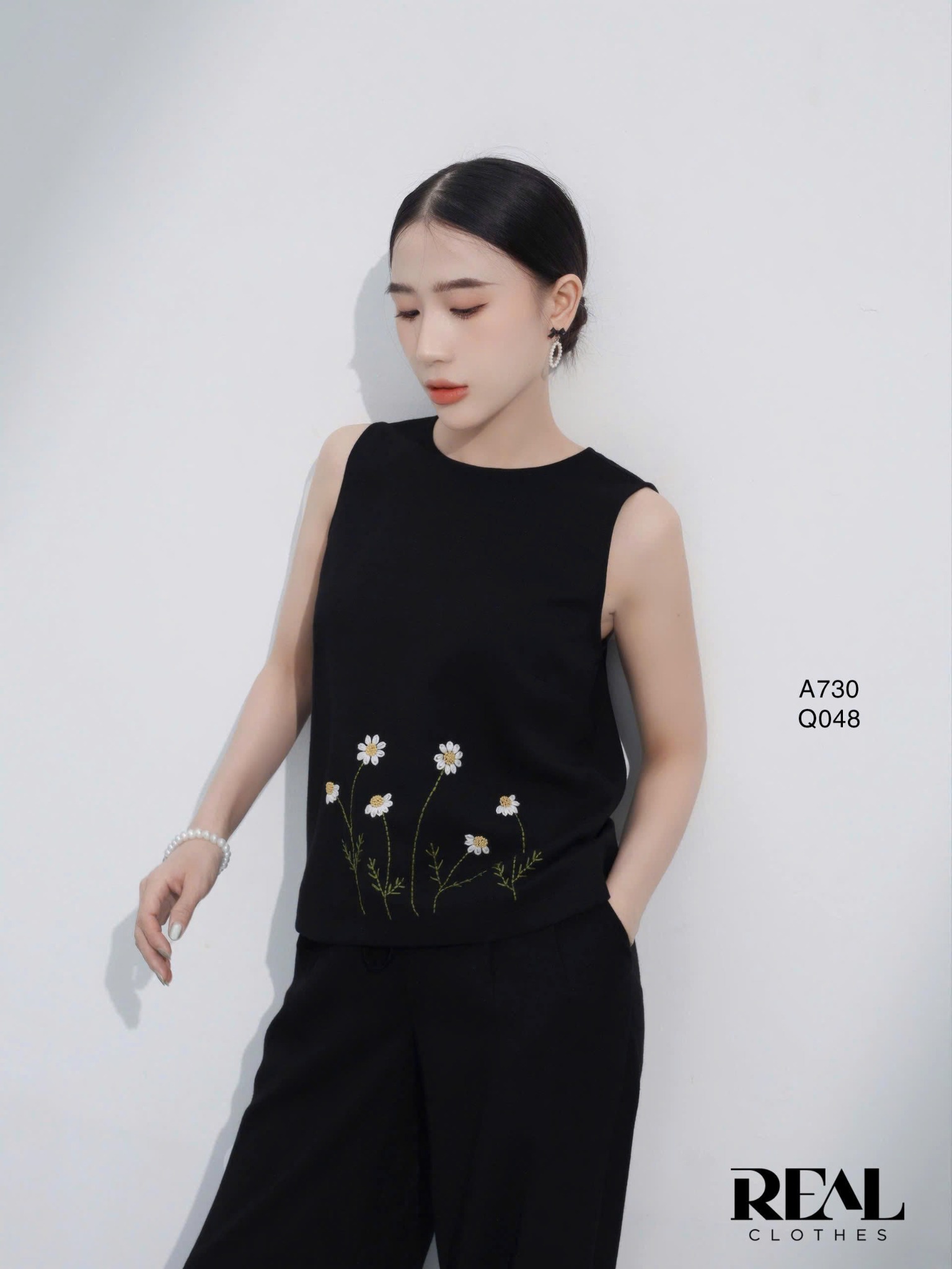 Áo linen đen thêu tay