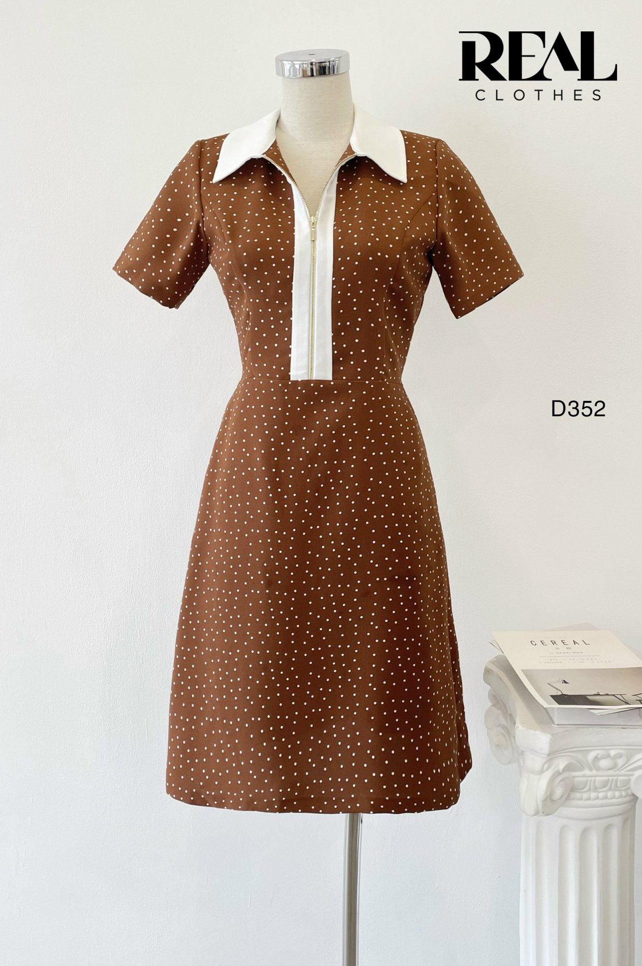 Đầm zipper chấm bi nâu SALE