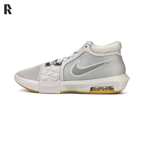 NIKE LEBRON WITNESS 8 