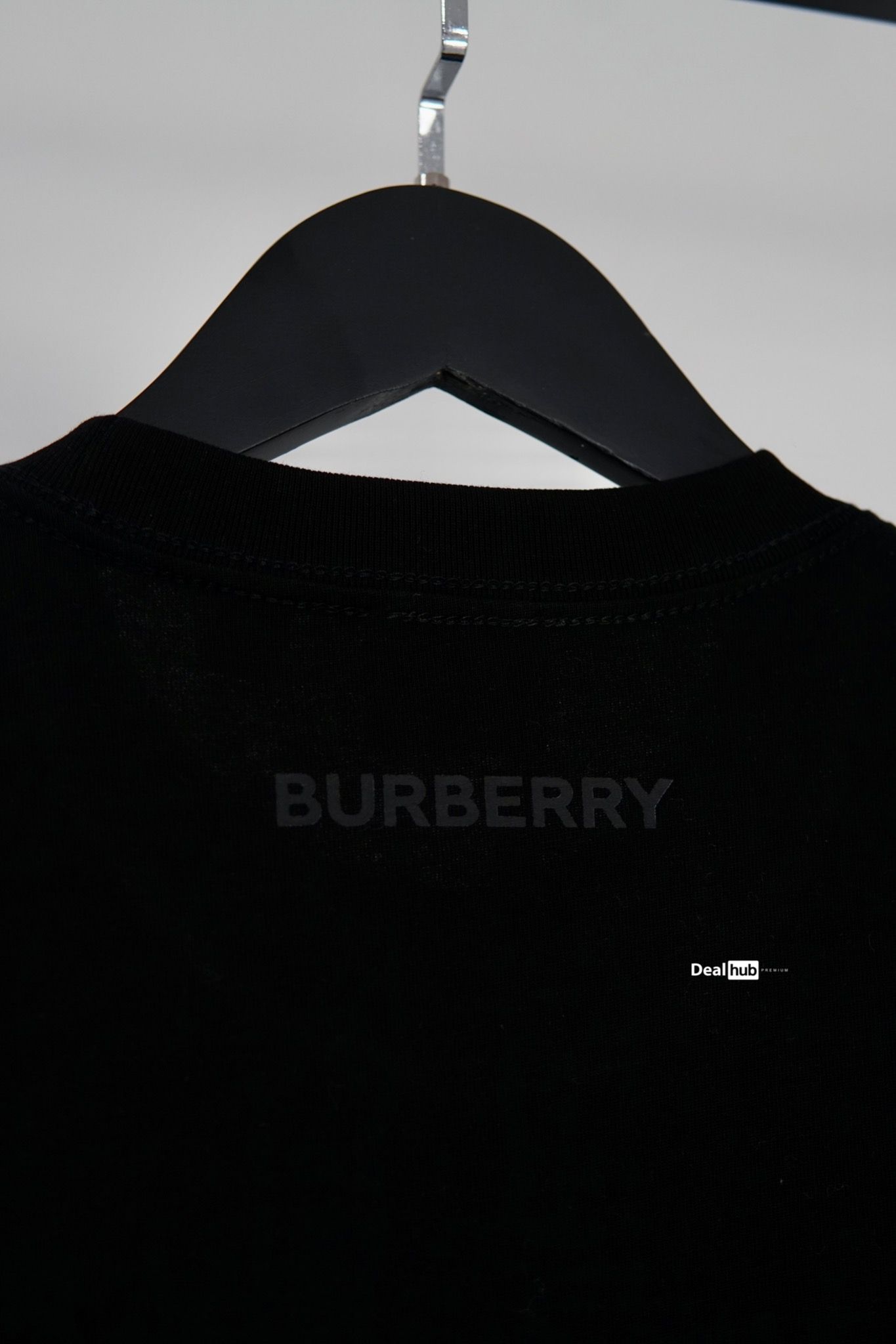 Burberry LOVE print T-shirt Black – Deal Hub
