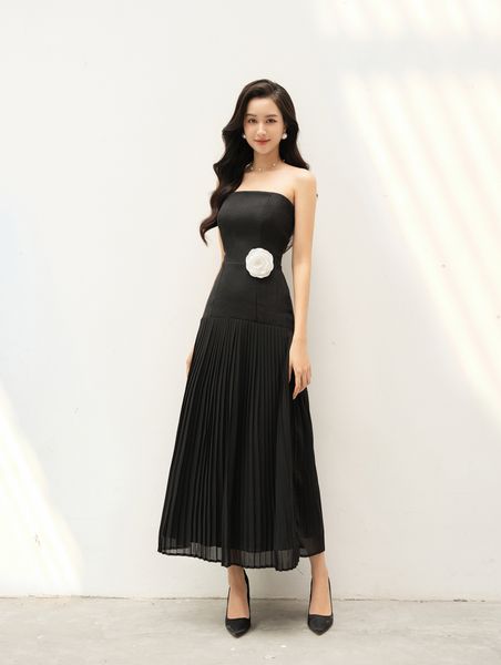 Người mẫu mặc Đầm dự tiệc dài phối voan xếp ly - D1749 màu trắng