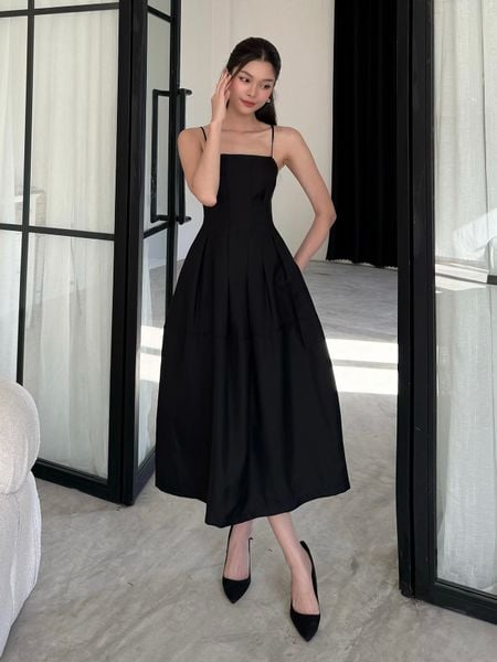 Người mẫu mặc Đầm dài dự tiệc 2 dây xòe phồng - TK133 màu nude