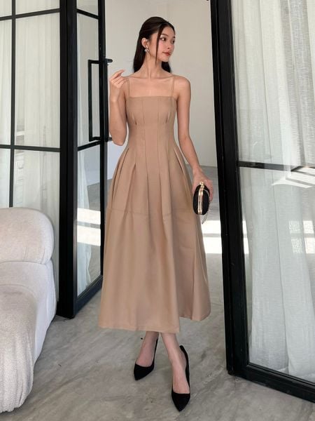 Người mẫu mặc Đầm dài dự tiệc 2 dây xòe phồng - TK133 màu nude