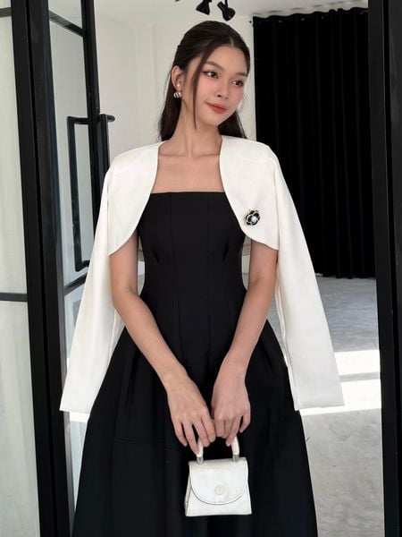 Người mẫu khoác Áo blazer croptop tay dài - A1858S màu nude