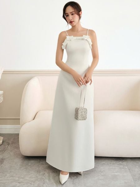 Người mẫu mặc Đầm dài dự tiệc 2 dây phối nơ - D3906B màu trắng